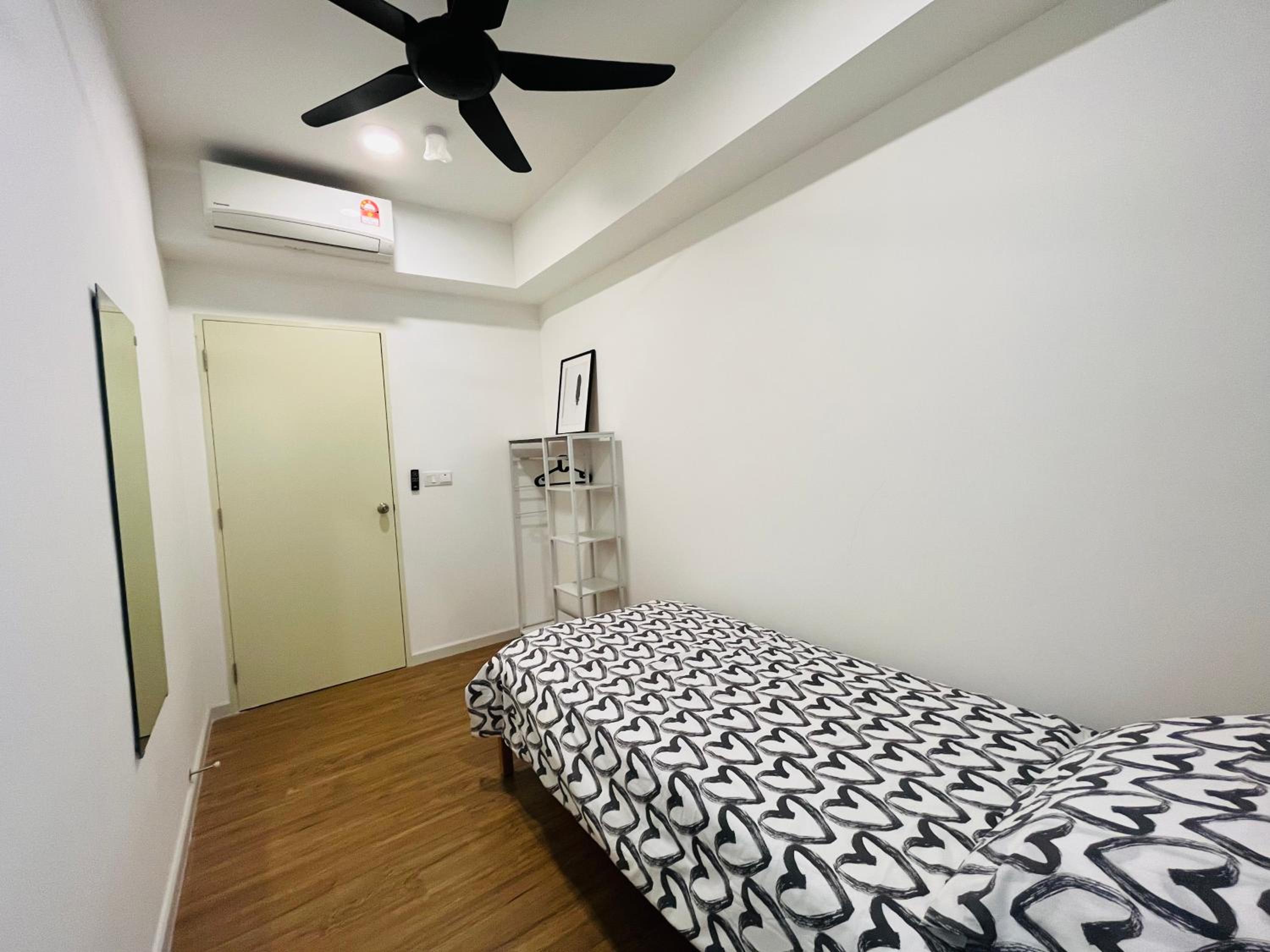 COMFY SKY SUITE Free Wifi & Netflix photo 8