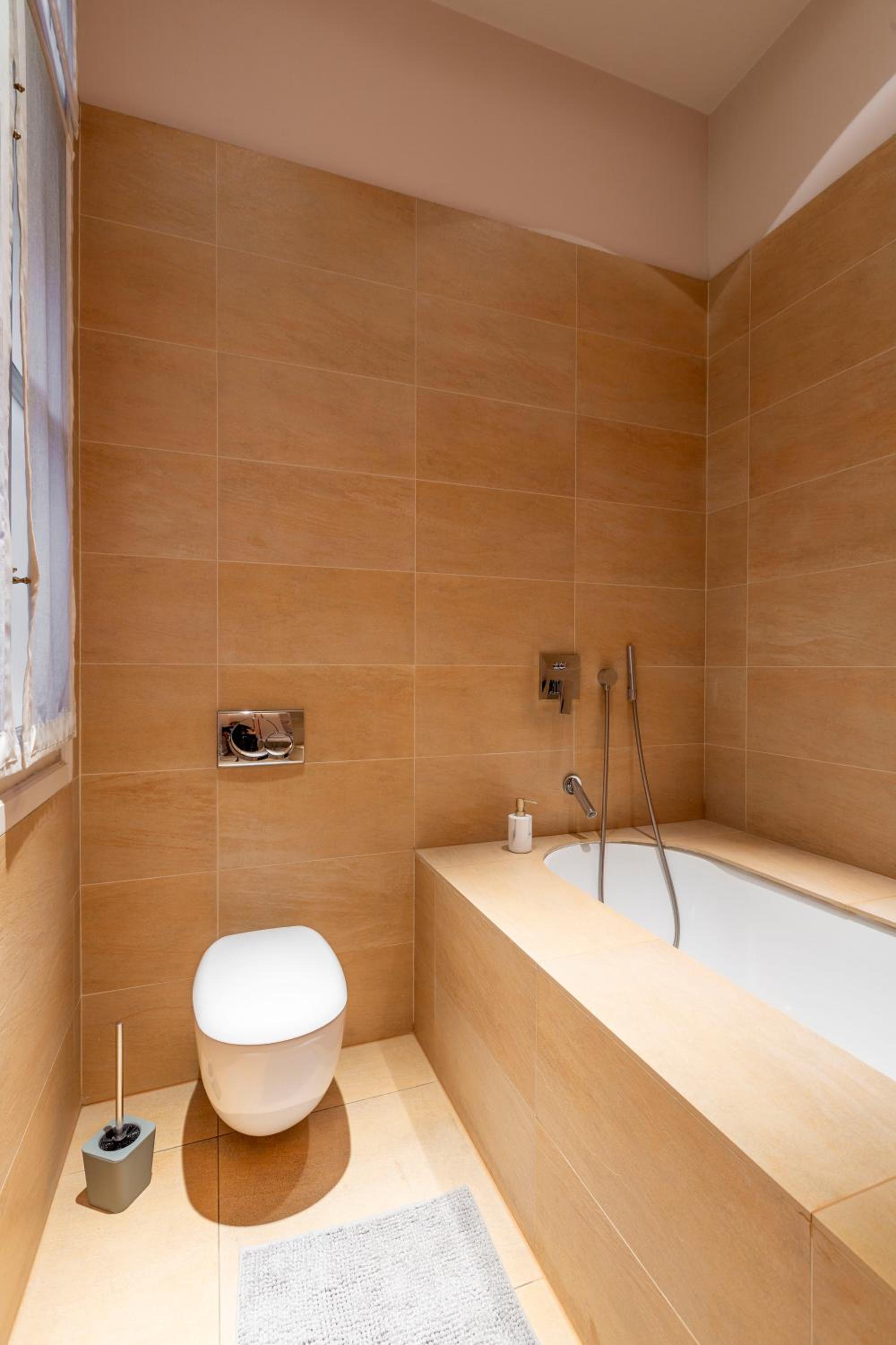 Exclusive & Stylish Central Apartment in the Heart of Budapest view 3