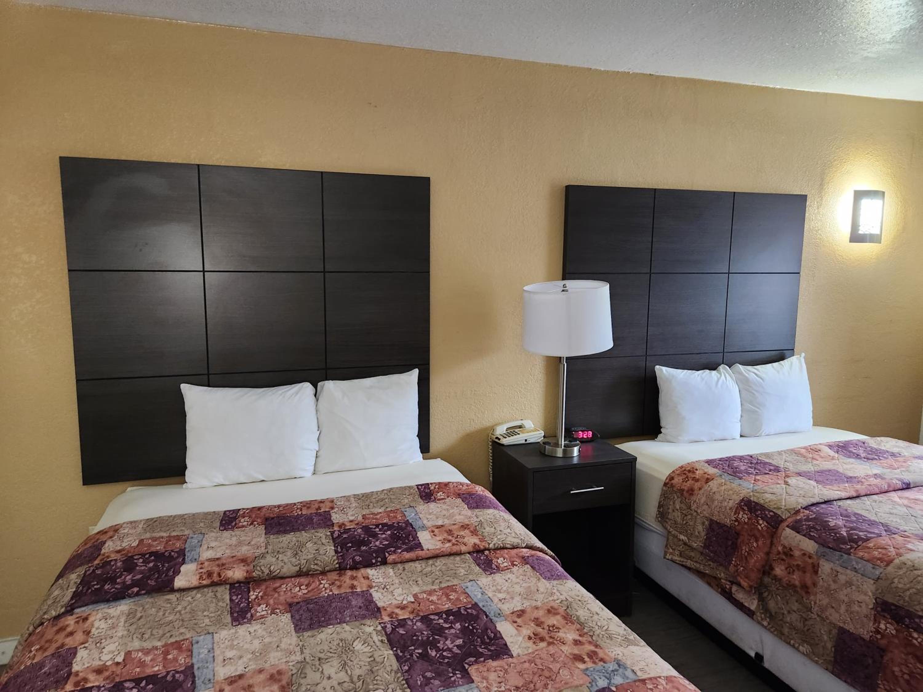 Days Inn by Wyndham Charlotte Northlake 3
