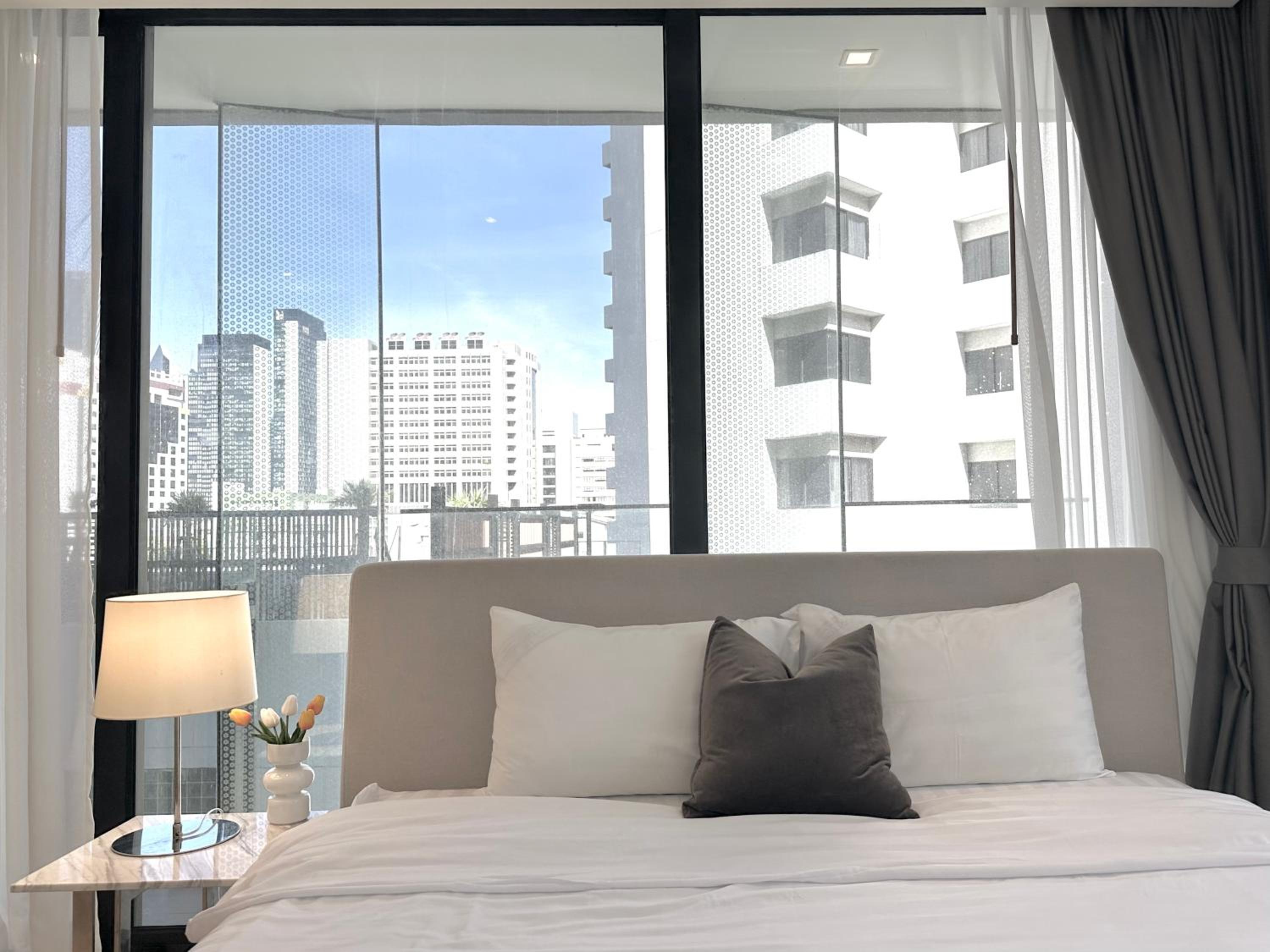 Sukhumvit 11#Luxury#Pool#Gym#BTS Nana&MRT Sukhumvit#1BR#Max4ppl