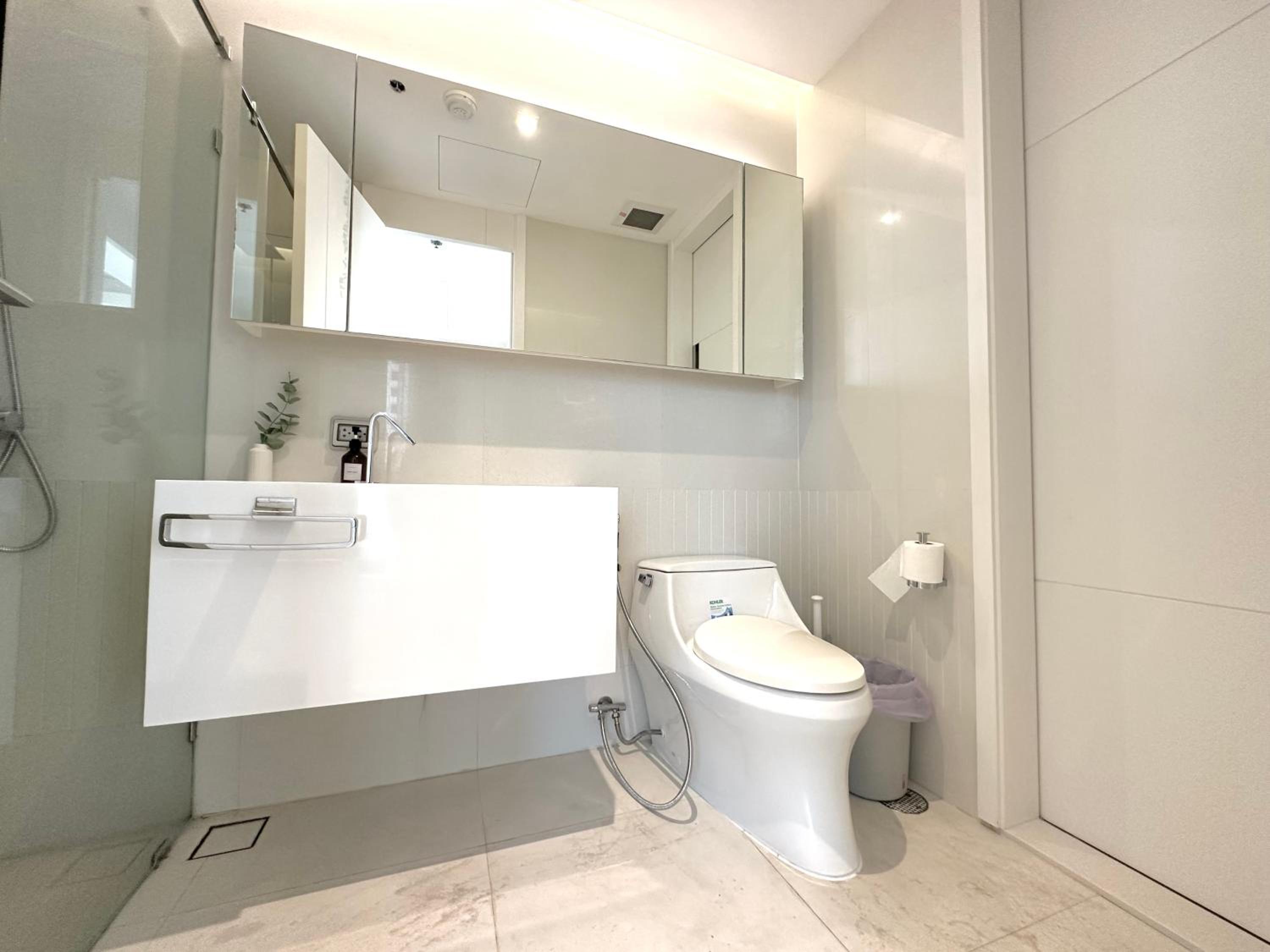 Sukhumvit 11#Luxury#Pool#Gym#BTS Nana&MRT Sukhumvit#1BR#Max4ppl