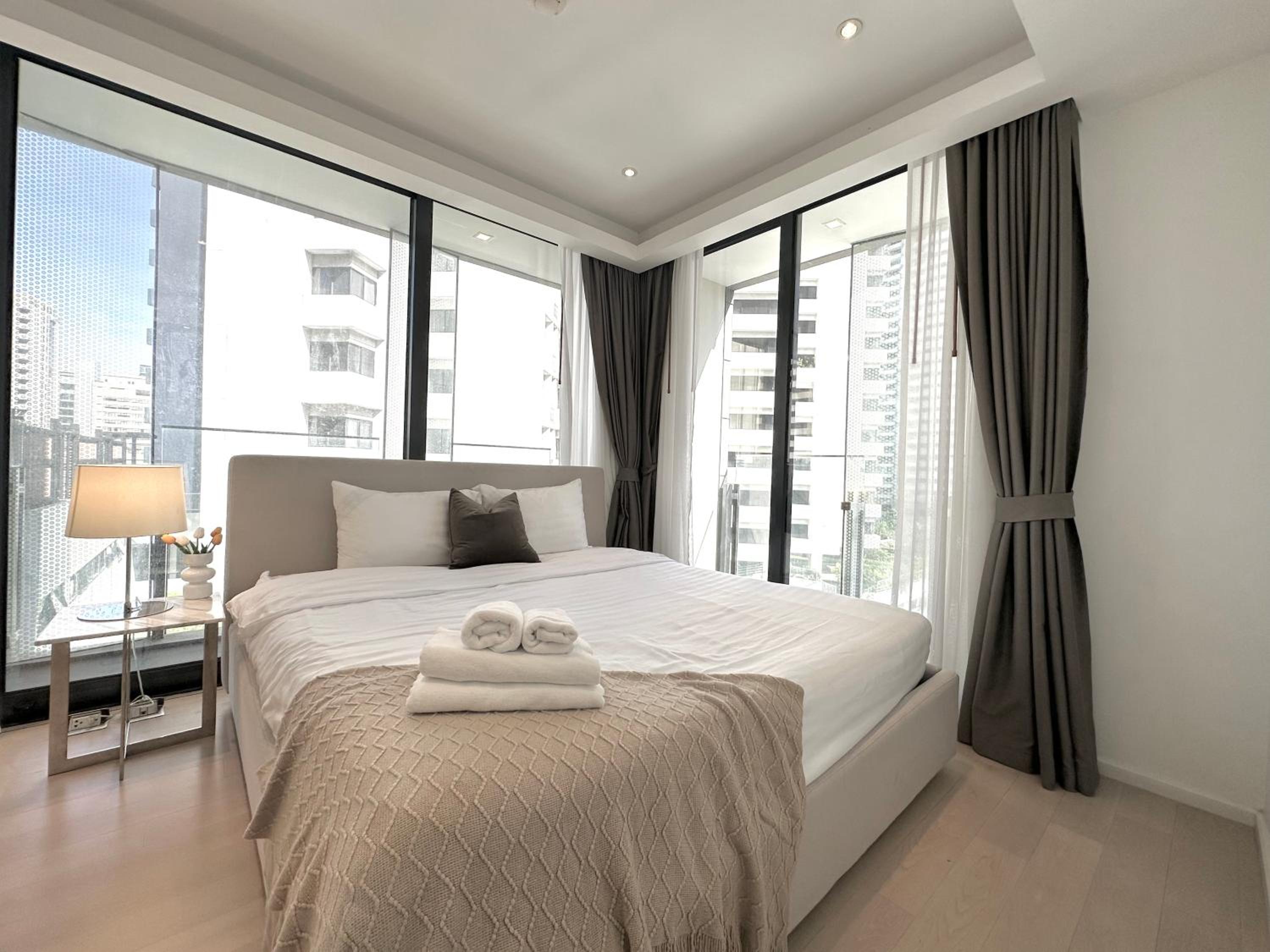 Sukhumvit 11#Luxury#Pool#Gym#BTS Nana&MRT Sukhumvit#1BR#Max4ppl