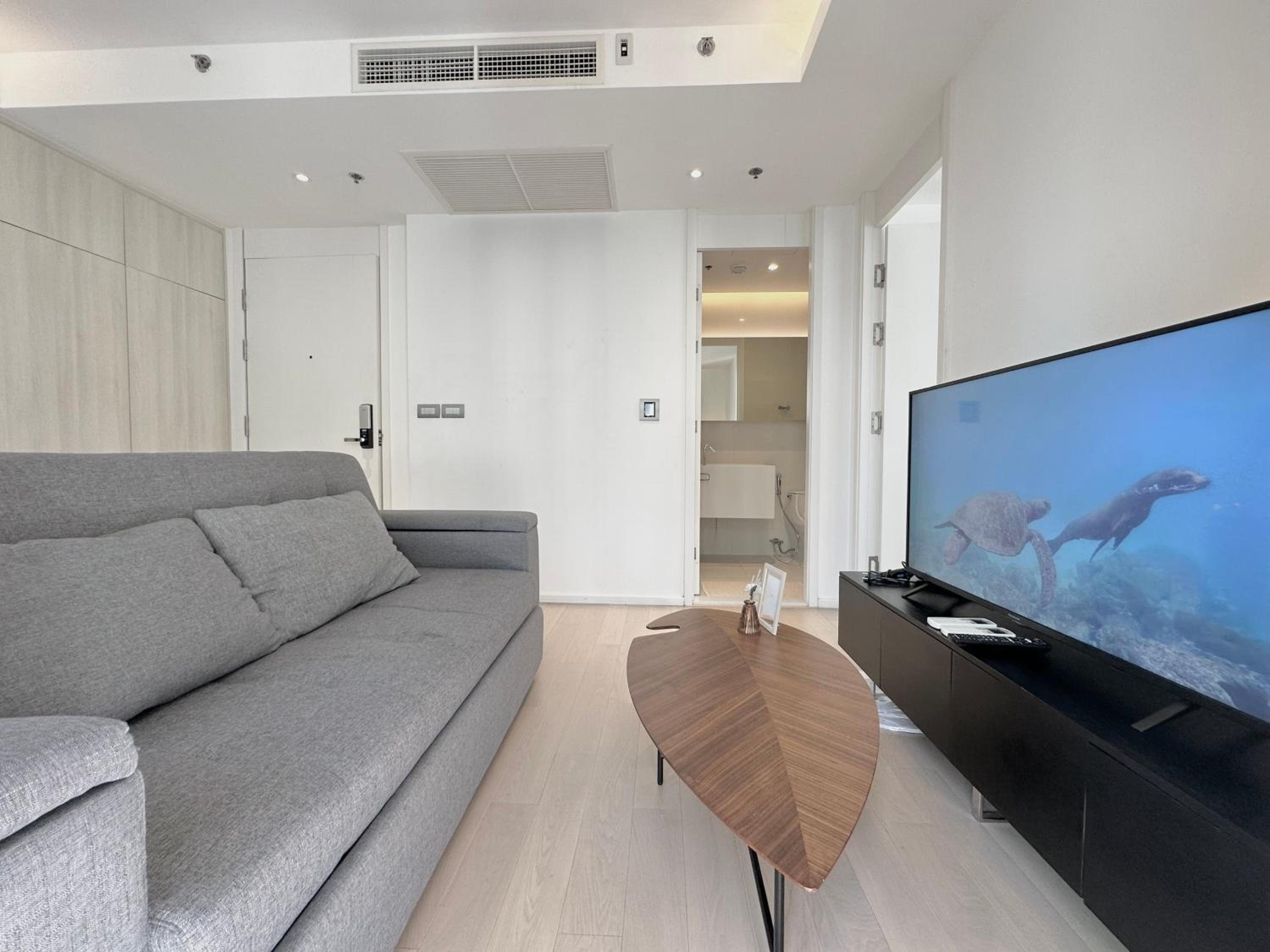 Sukhumvit 11#Luxury#Pool#Gym#BTS Nana&MRT Sukhumvit#1BR#Max4ppl