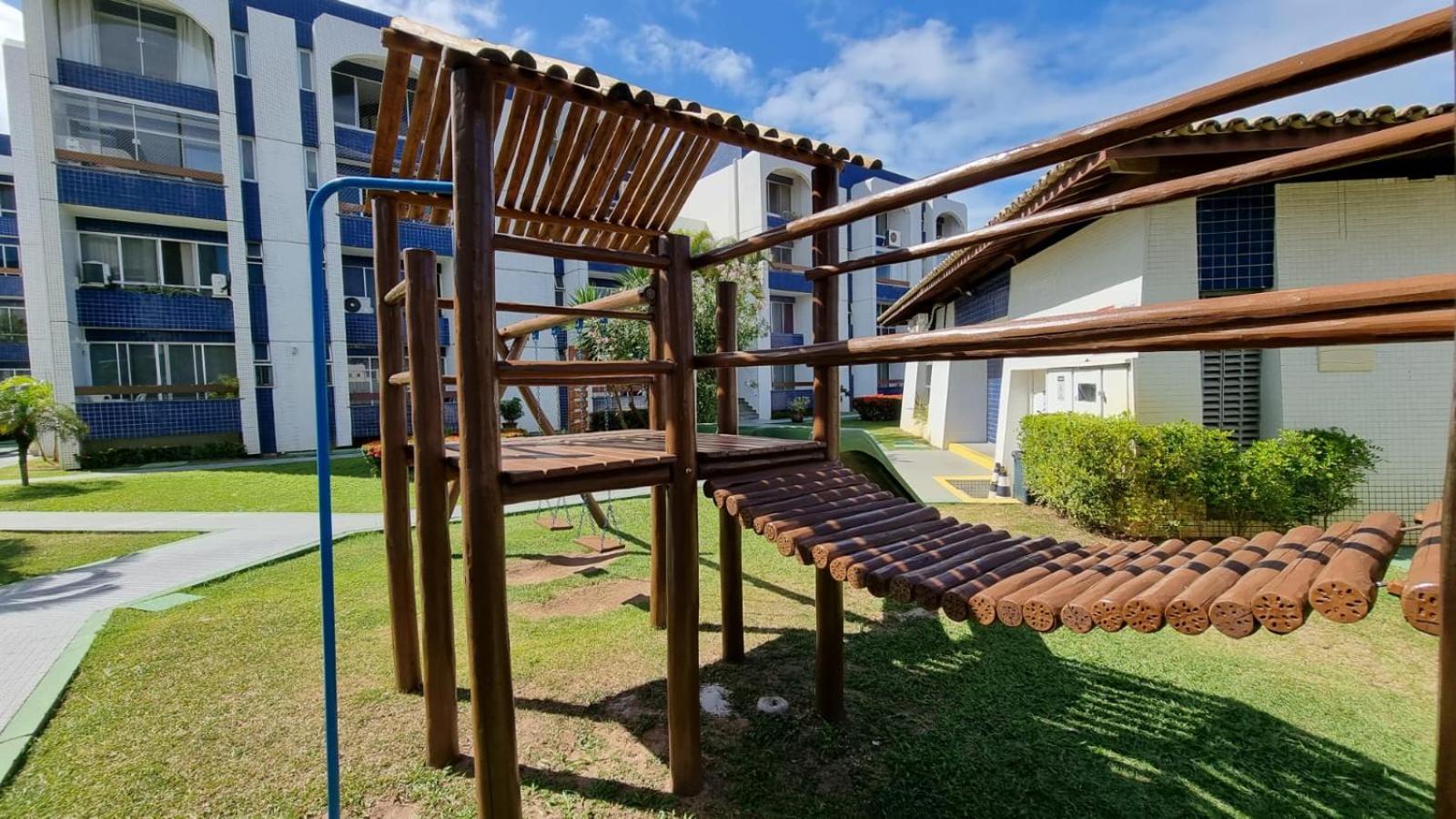 Duplex com 02 suítes, mobiliado e reformado em Vilas do Atlântico