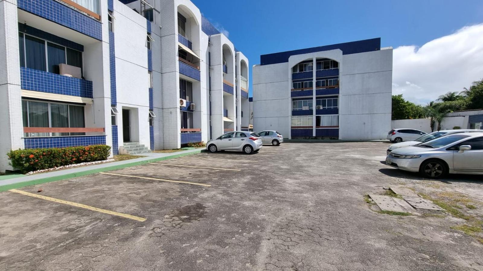 Duplex com 02 suítes, mobiliado e reformado em Vilas do Atlântico