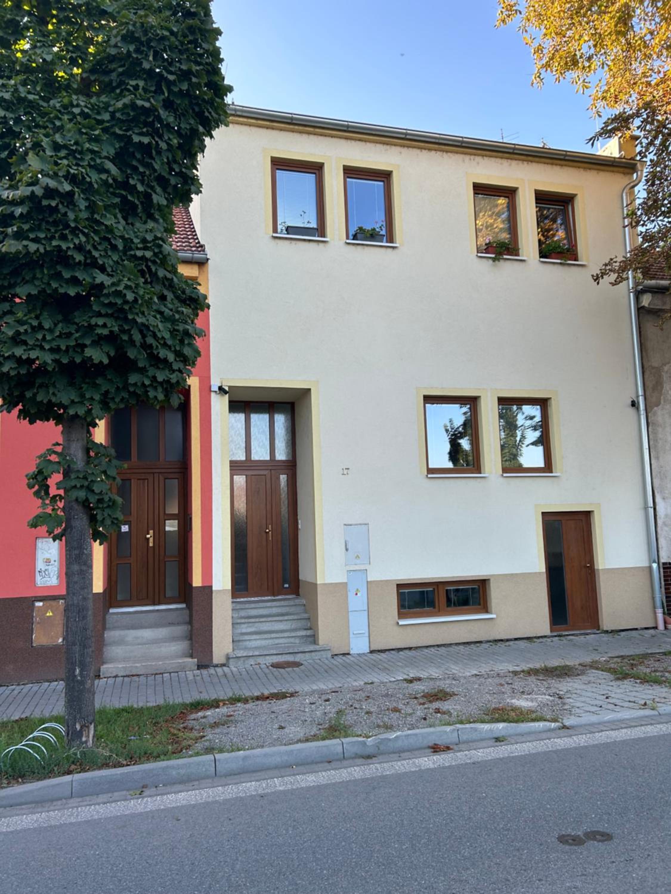 Stromořadní 17