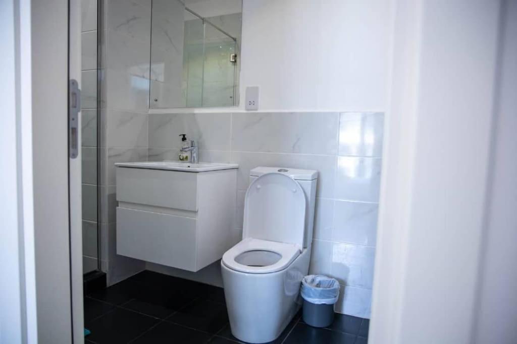 Special 1 Bed Apt W/pool View @Embassy Gard 70m2 view 5