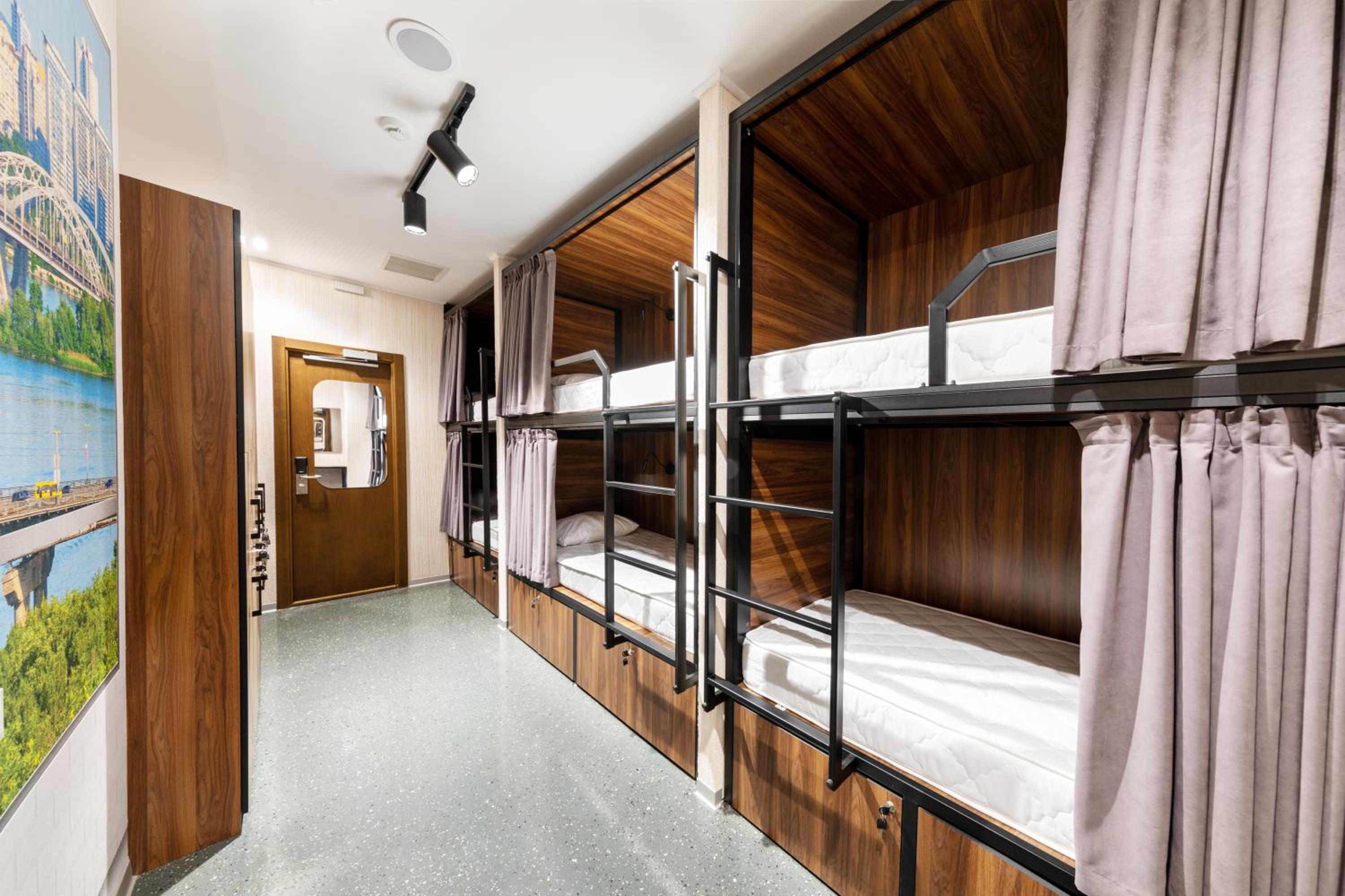 MISTO capsule hotel