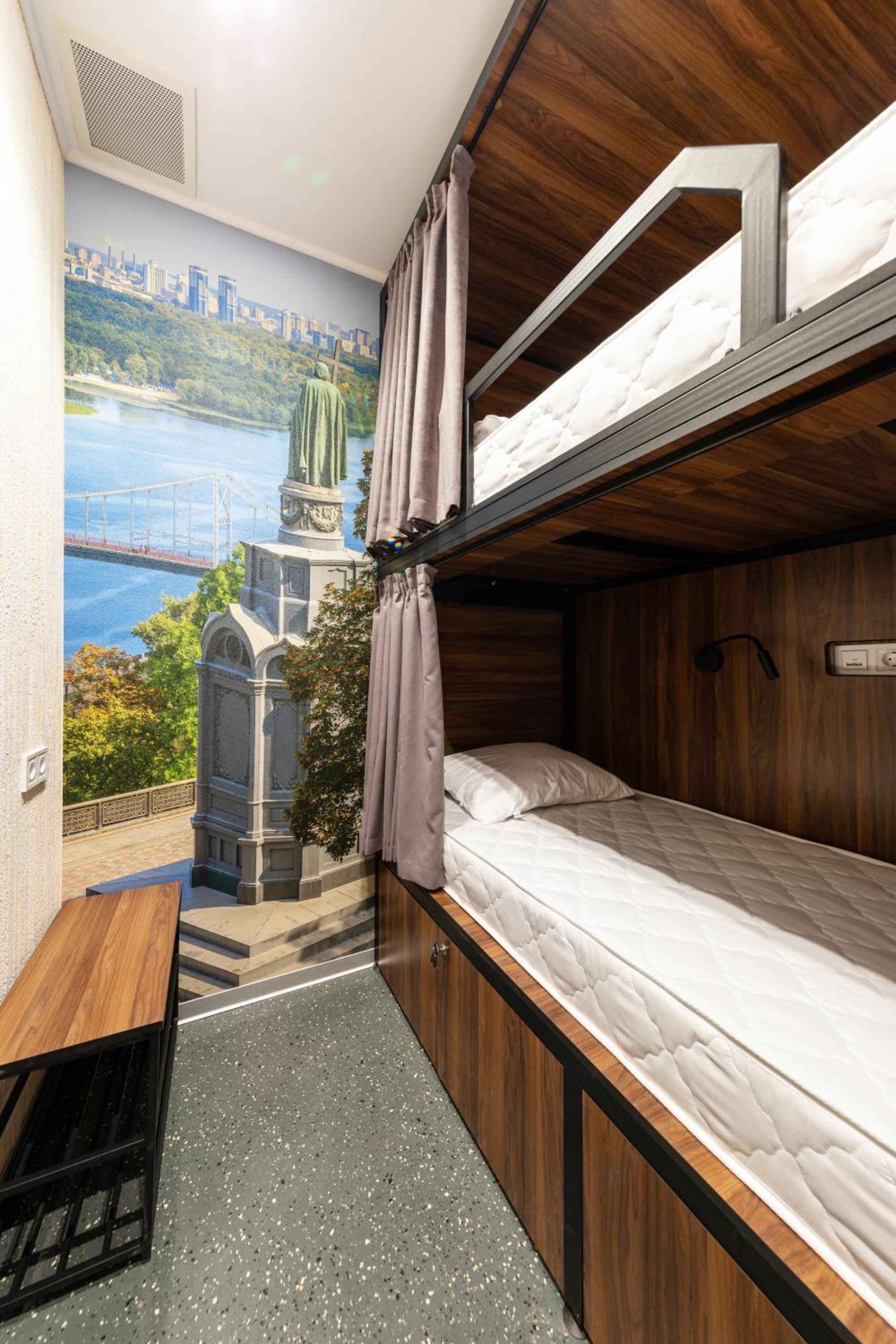 MISTO capsule hotel