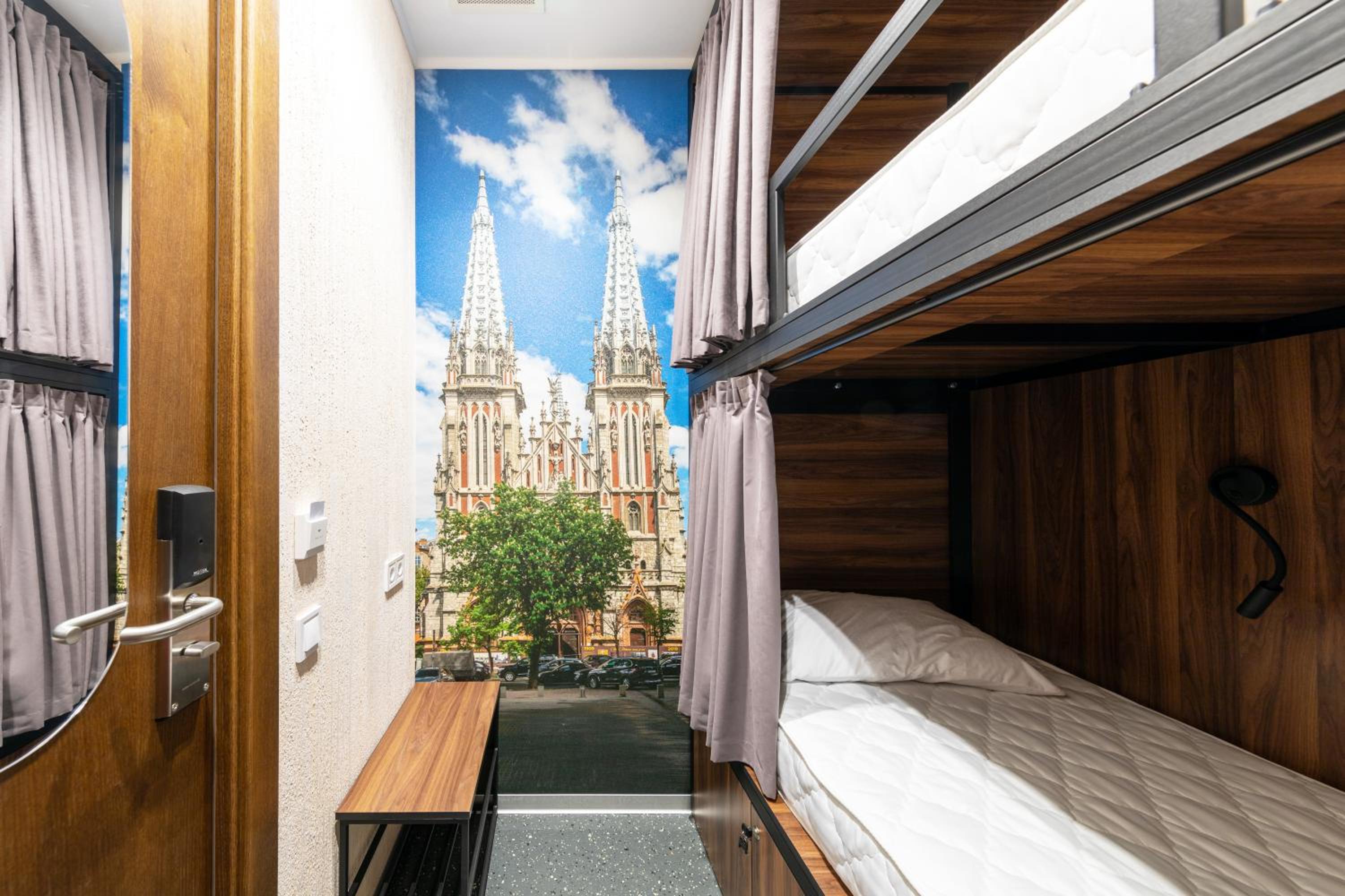 MISTO capsule hotel