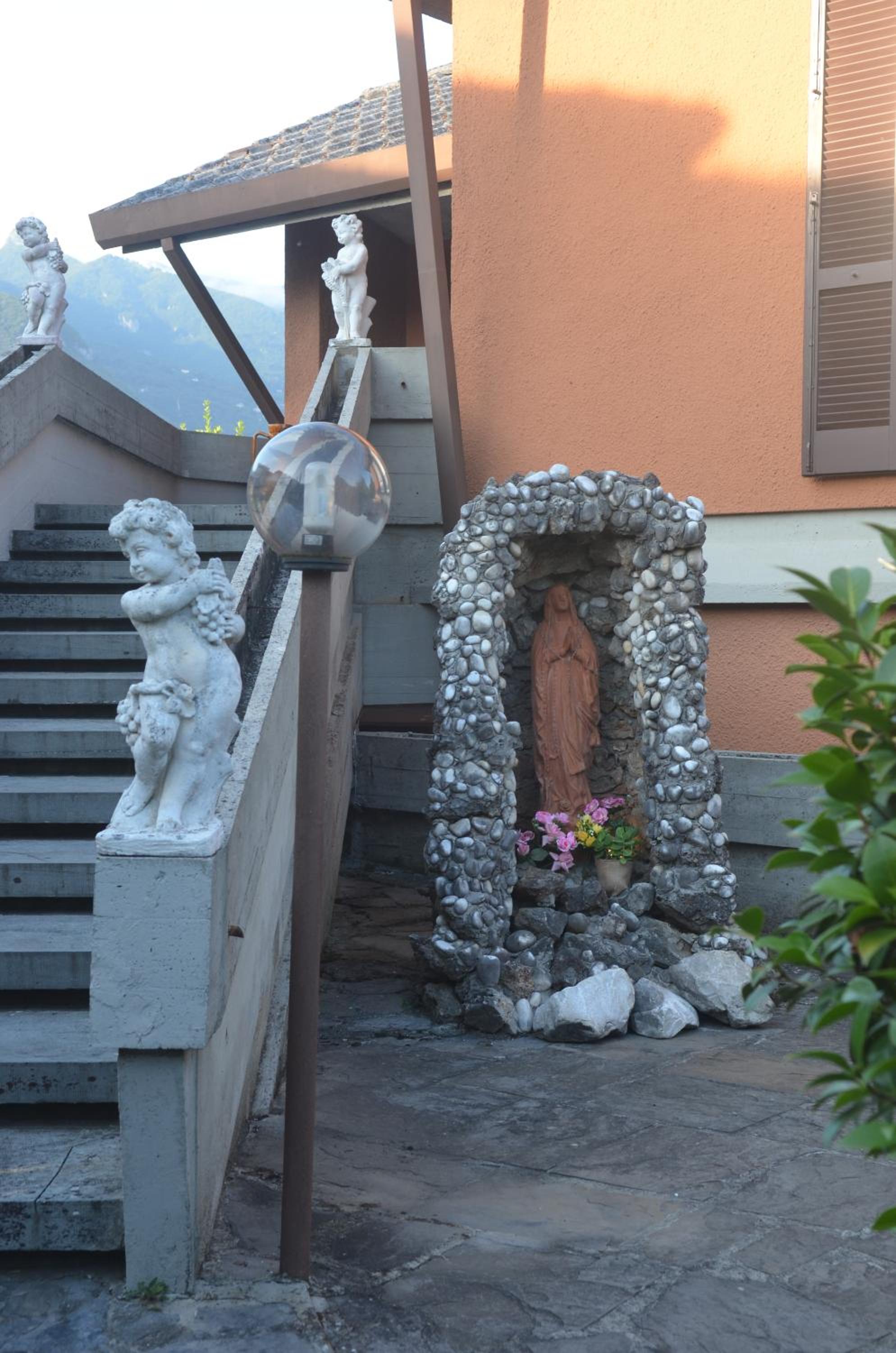 Photo 6