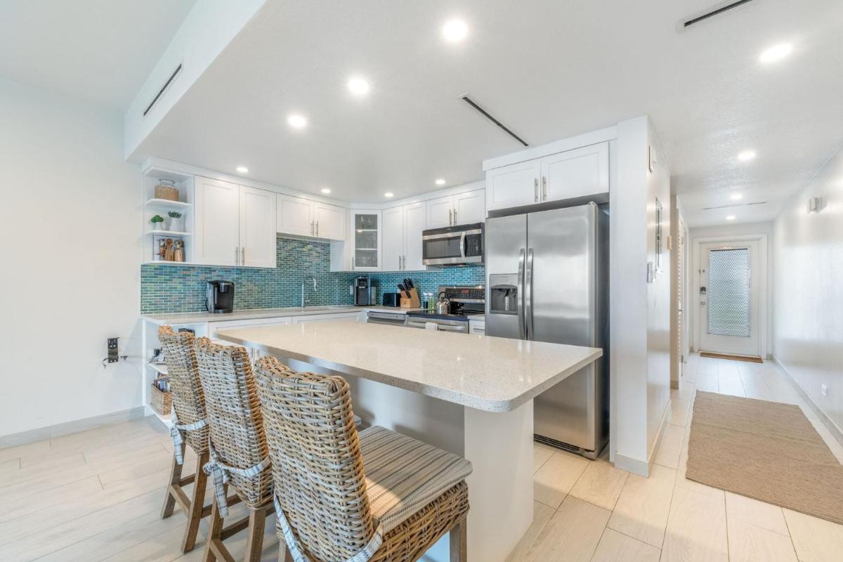 Next to Ritz Carlton, Oceanview 1BR on Seven Mile Beach view 5