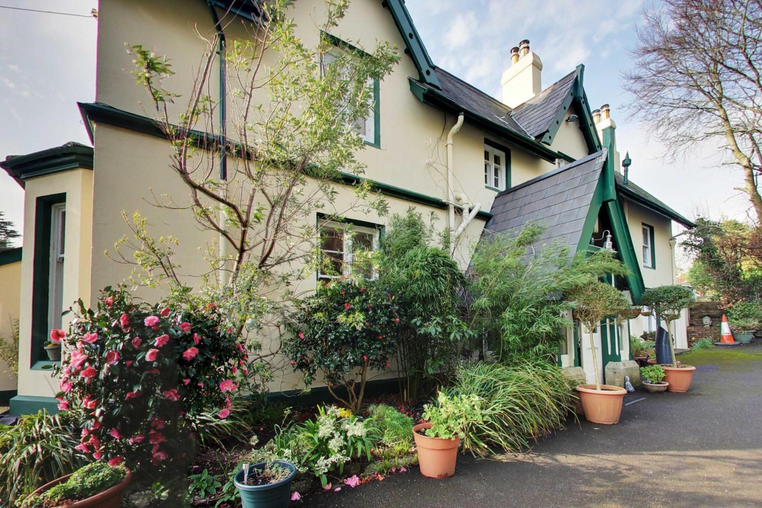 Robin Hill Heritage Guest House
