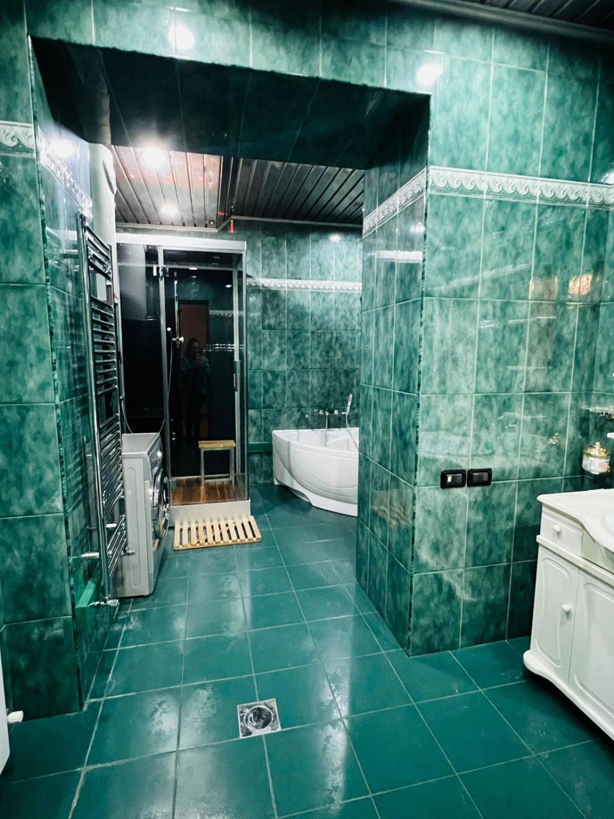 Superb Central Location! Spacious and Comfortable 1 Bedroom + Jacuzzi, Next To Northern Avenue