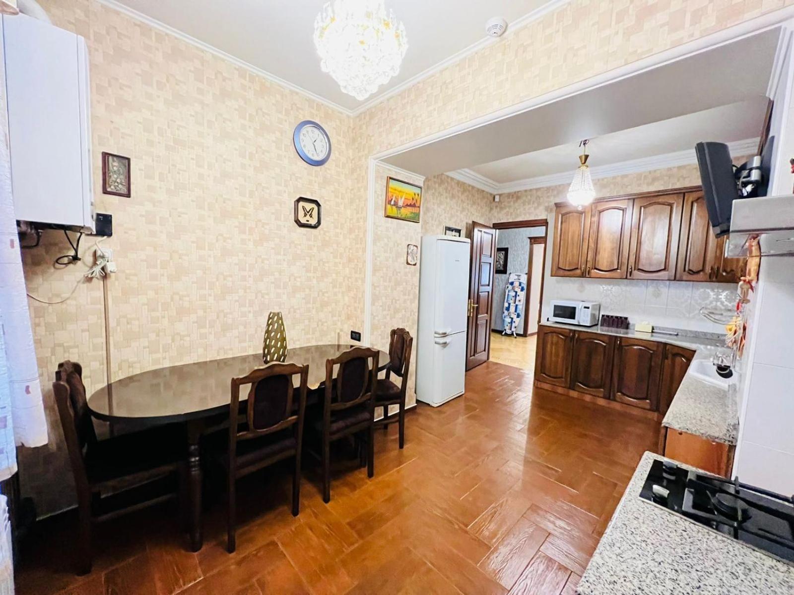 Superb Central Location! Spacious and Comfortable 1 Bedroom + Jacuzzi, Next To Northern Avenue
