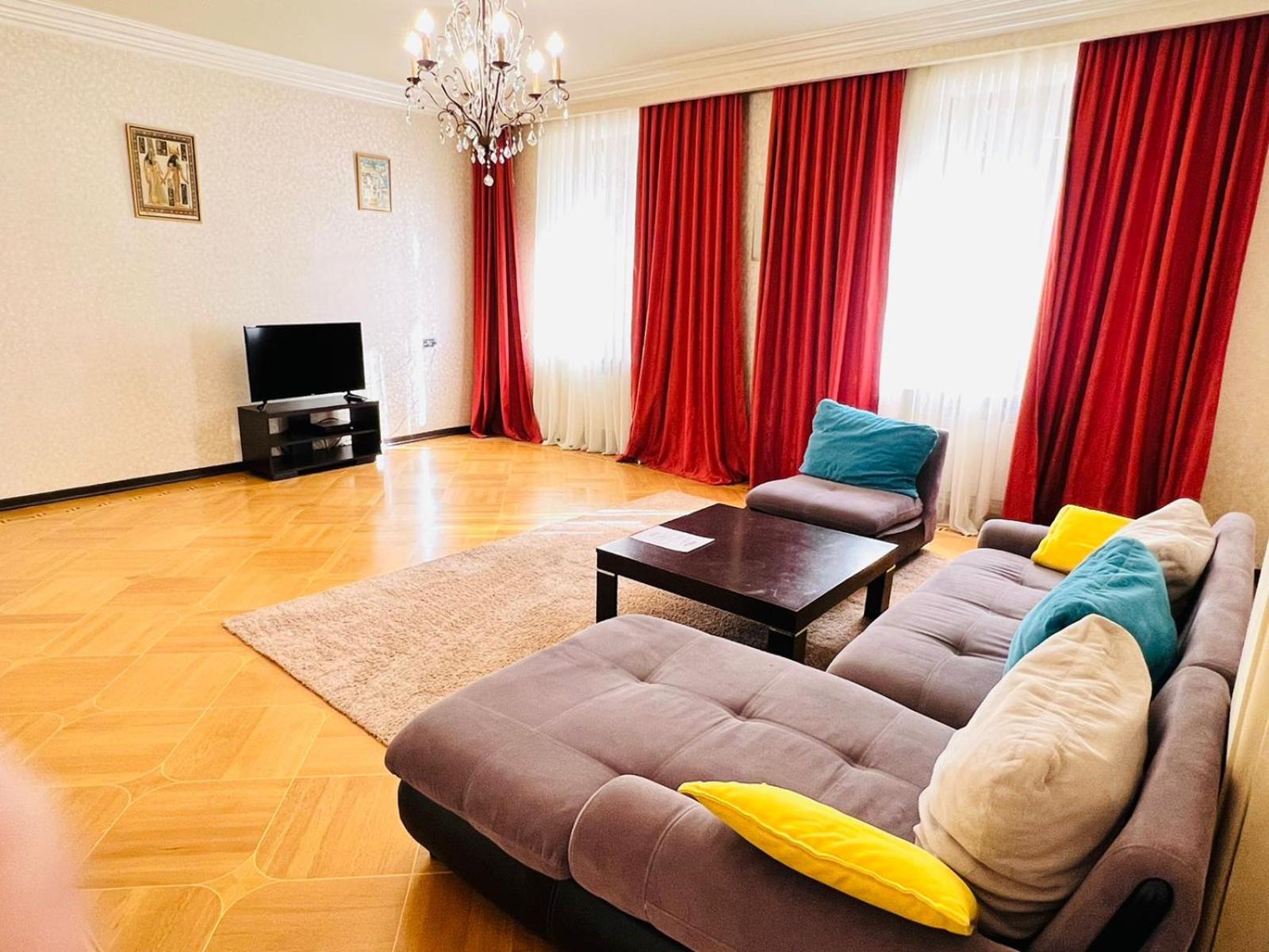 Superb Central Location! Spacious and Comfortable 1 Bedroom + Jacuzzi, Next To Northern Avenue