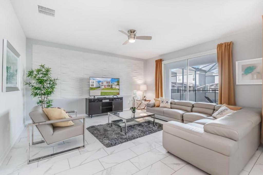 Luxury Home inside Champions Gate - No Extra Fees