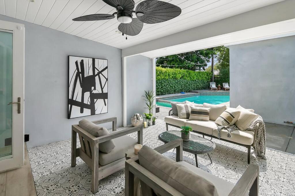 Beautiful, Modern Studio City Pool Home