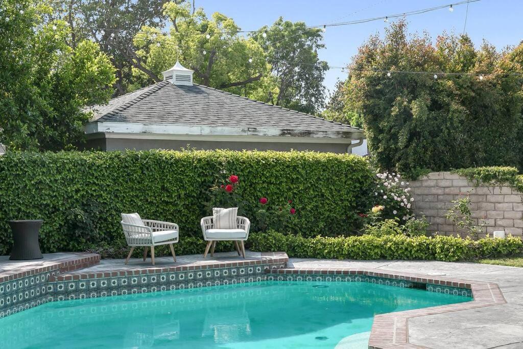Beautiful, Modern Studio City Pool Home