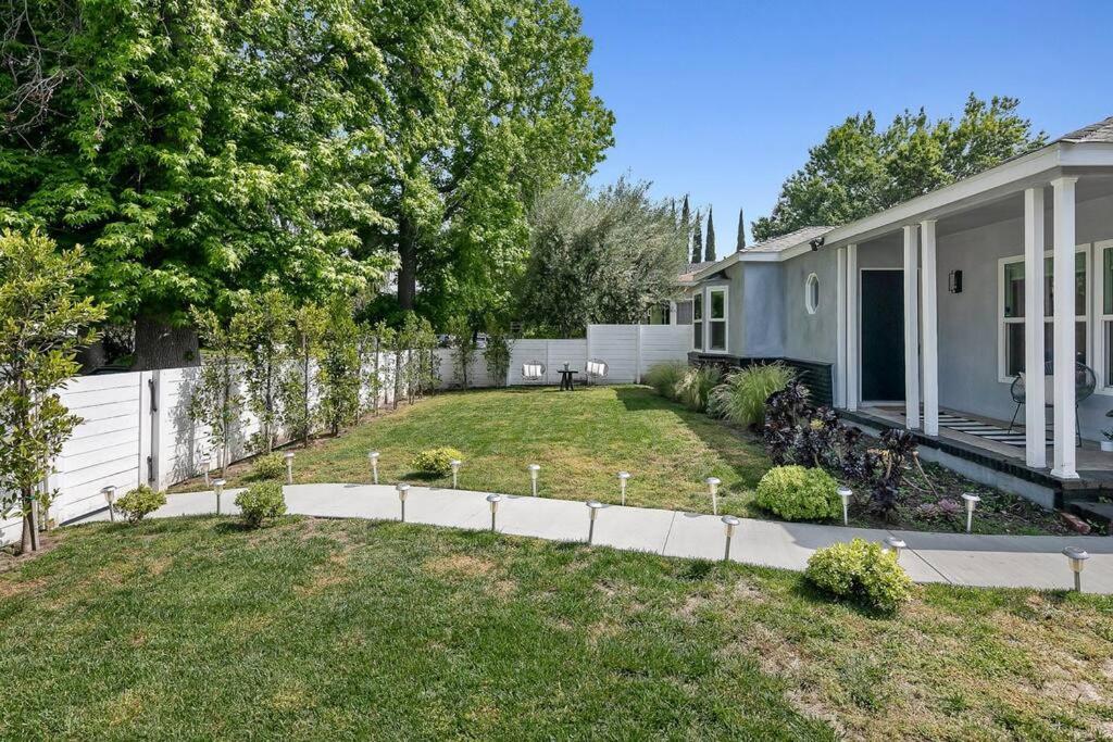Beautiful, Modern Studio City Pool Home