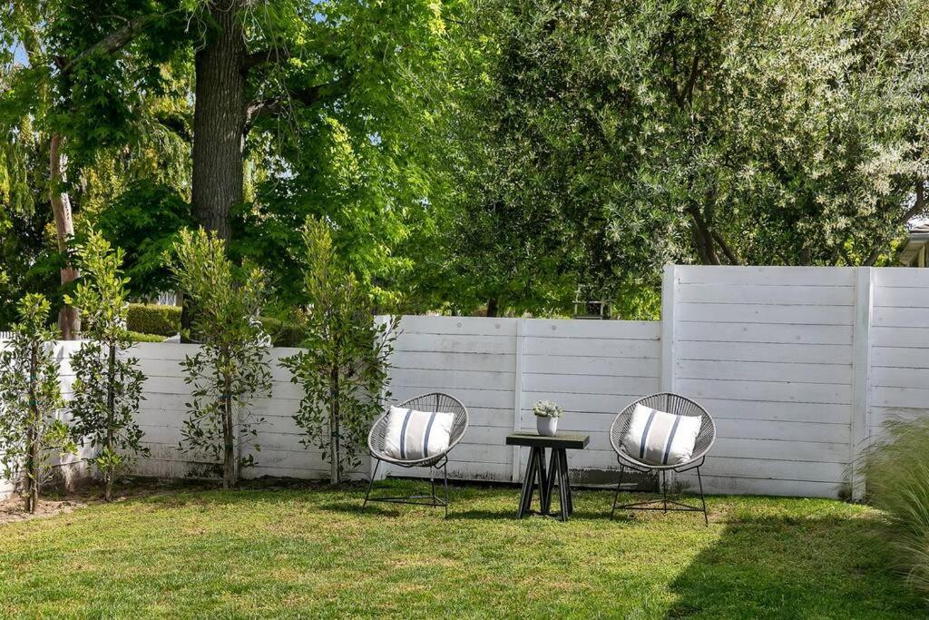 Beautiful, Modern Studio City Pool Home
