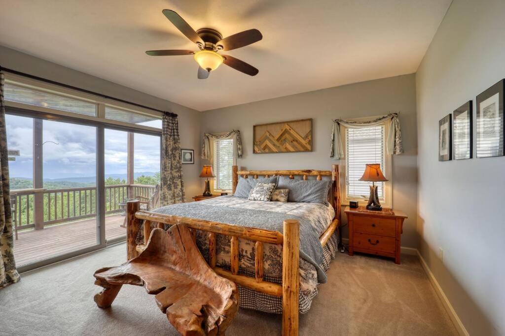 Sugar Mountain Cabin, 2bd2bth, Steps to Slopes! view 3