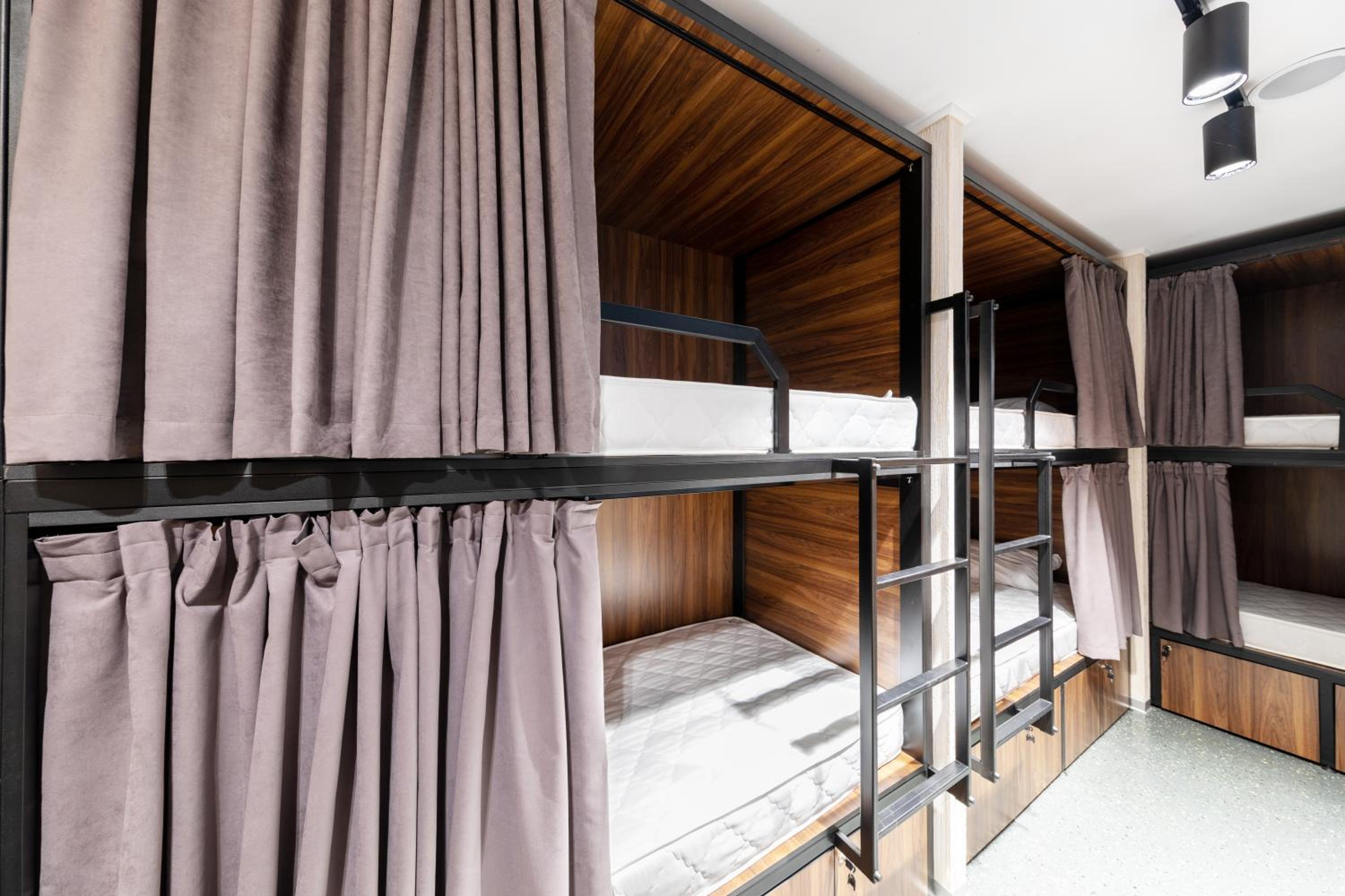 MISTO capsule hotel