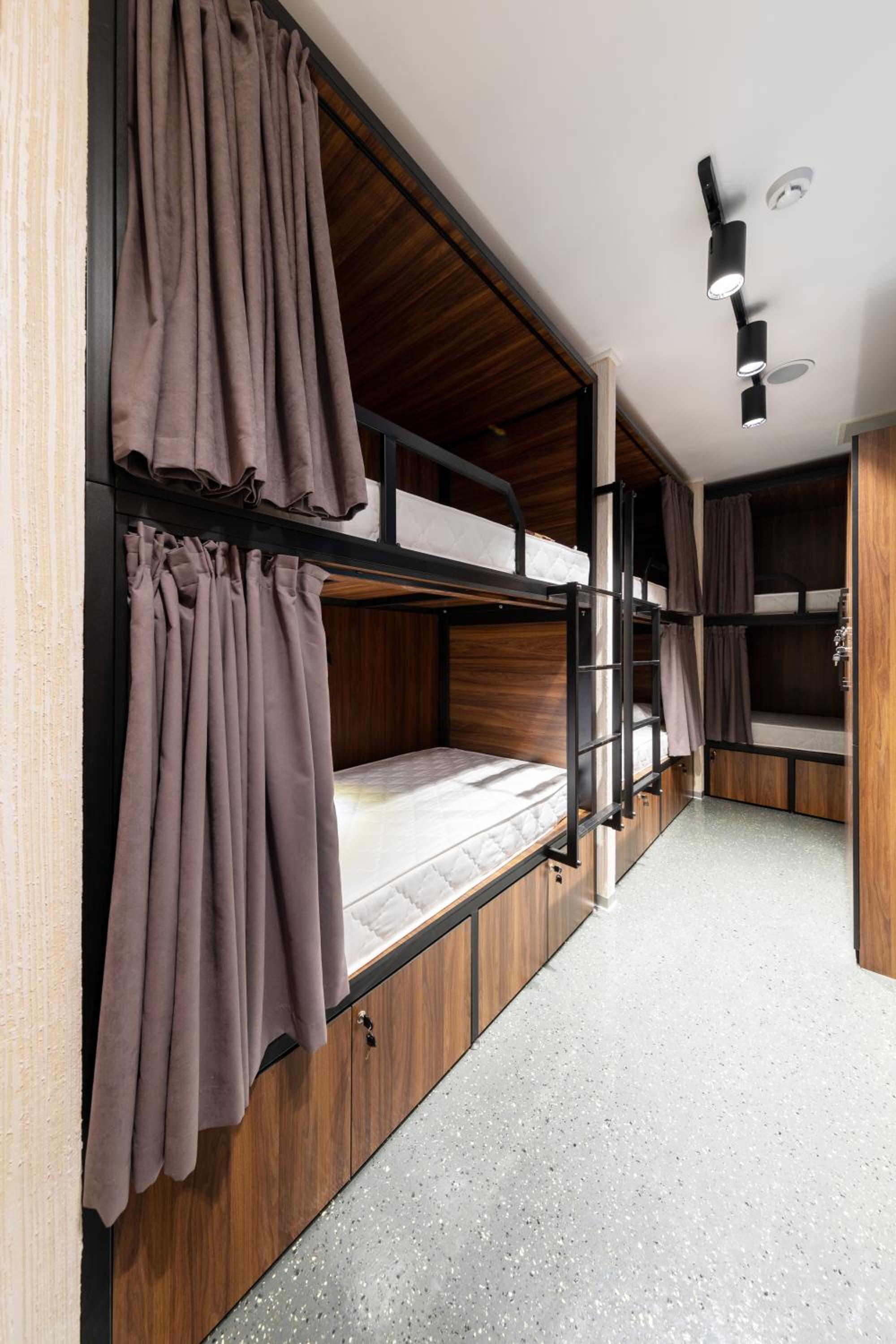 MISTO capsule hotel