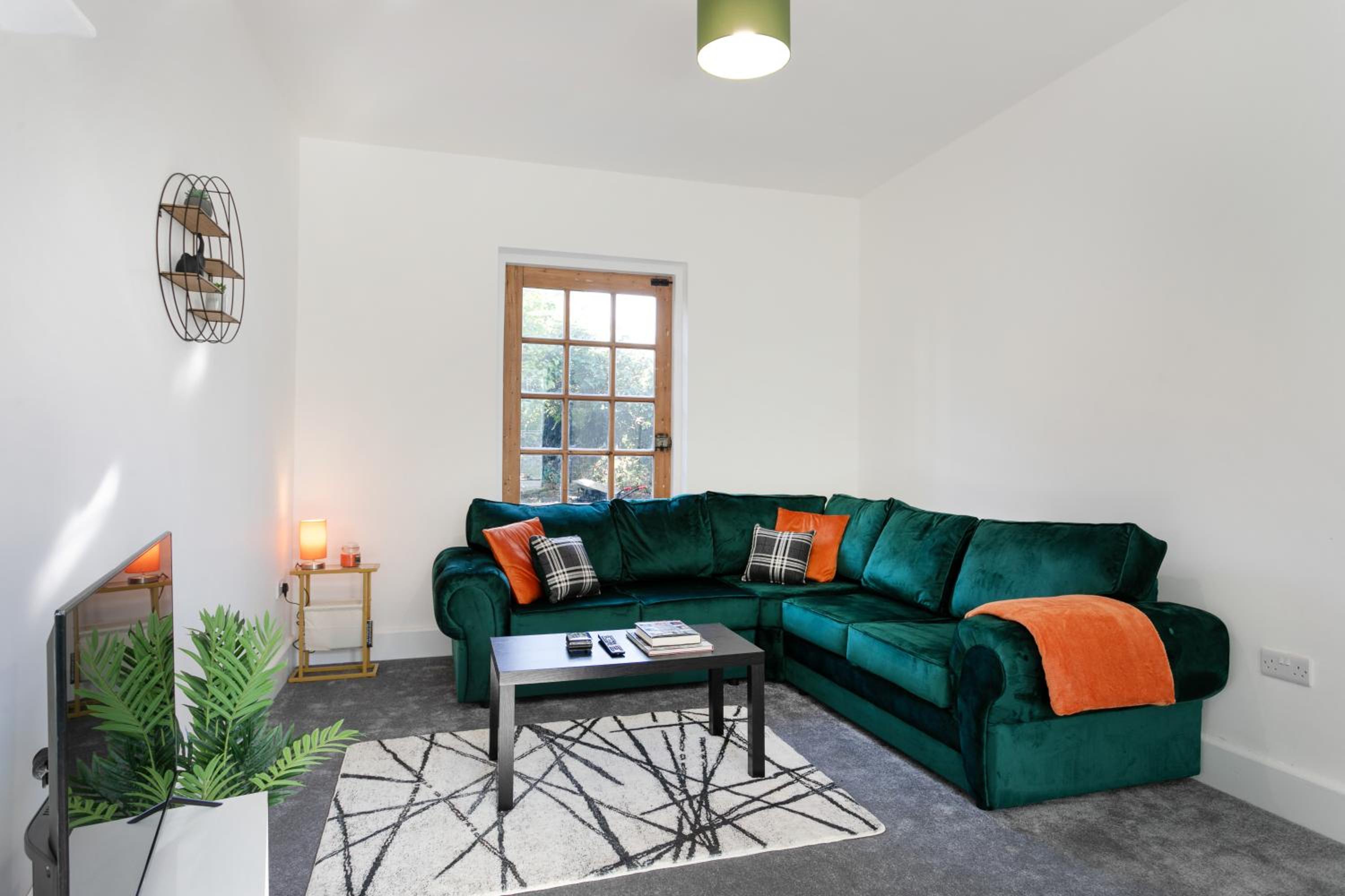 Large 4 bed house Leicester view 5
