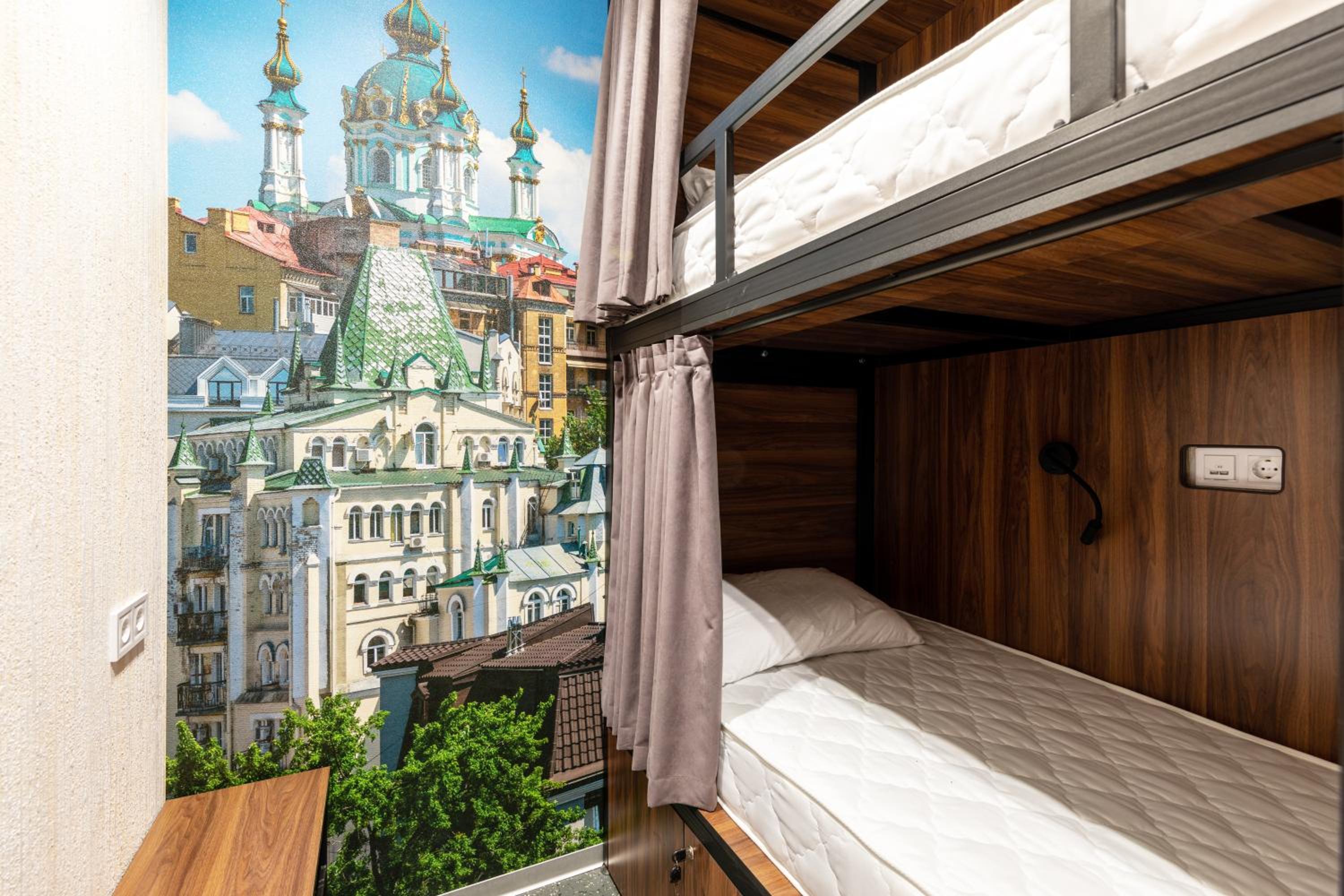 MISTO capsule hotel