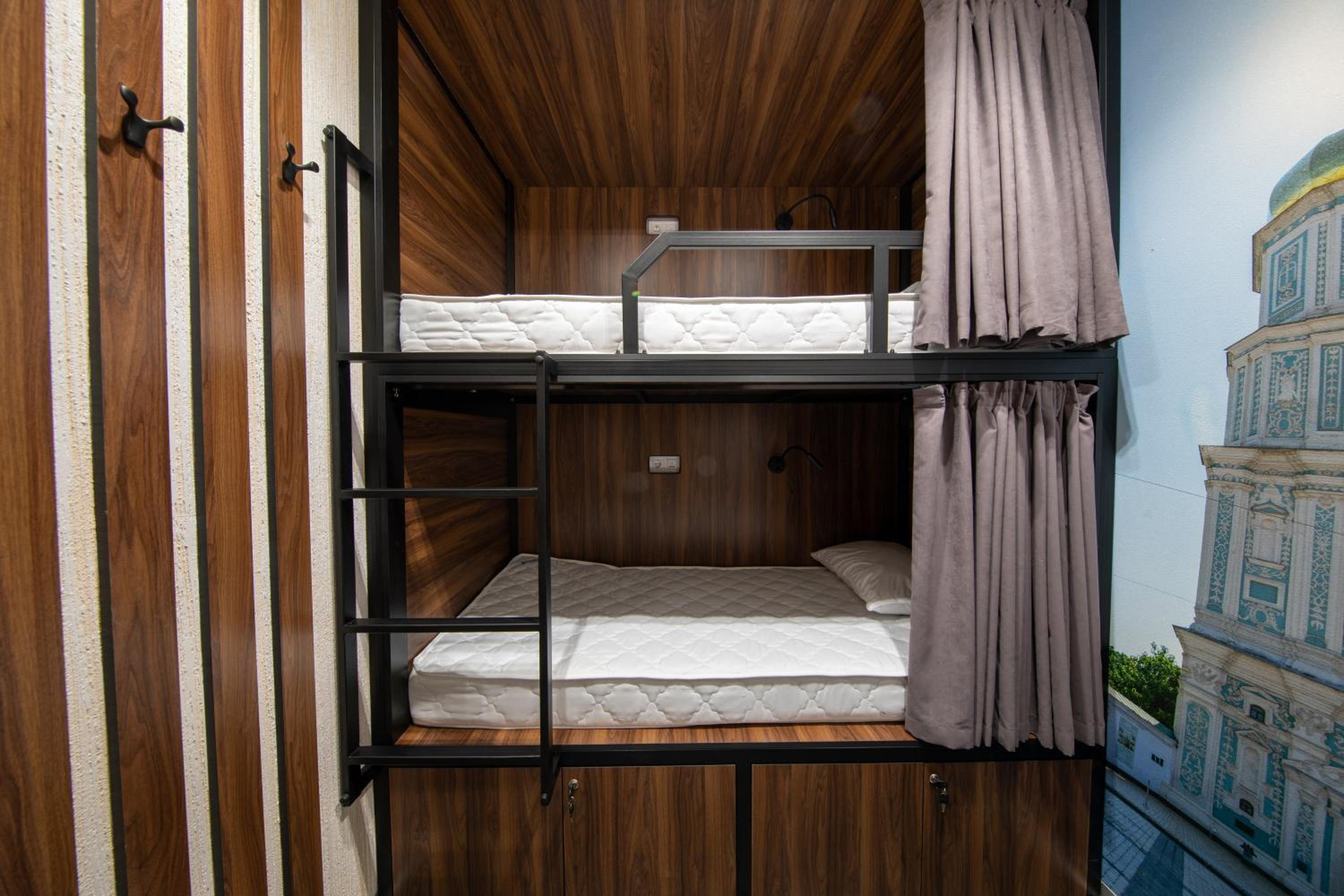 MISTO capsule hotel