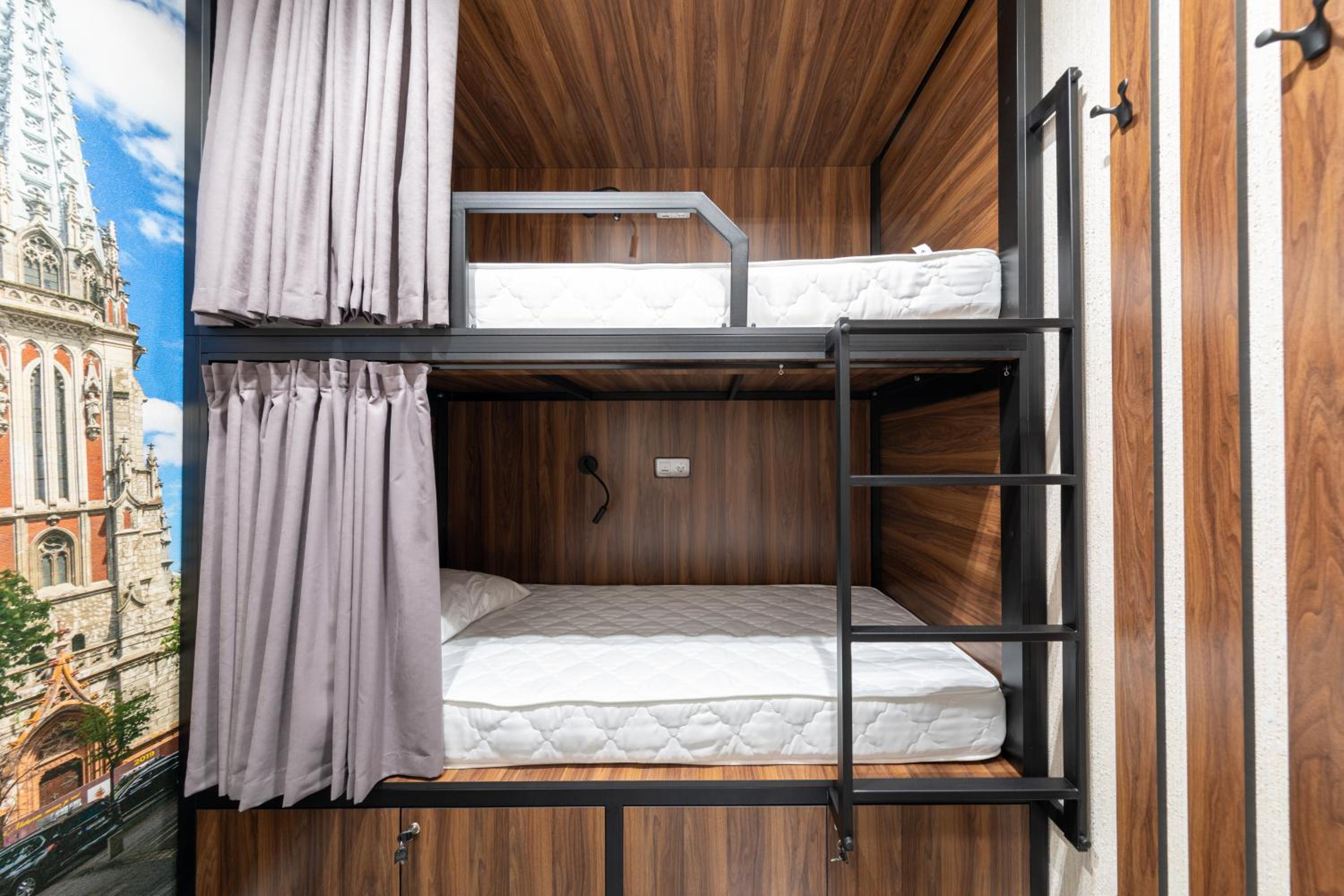 MISTO capsule hotel