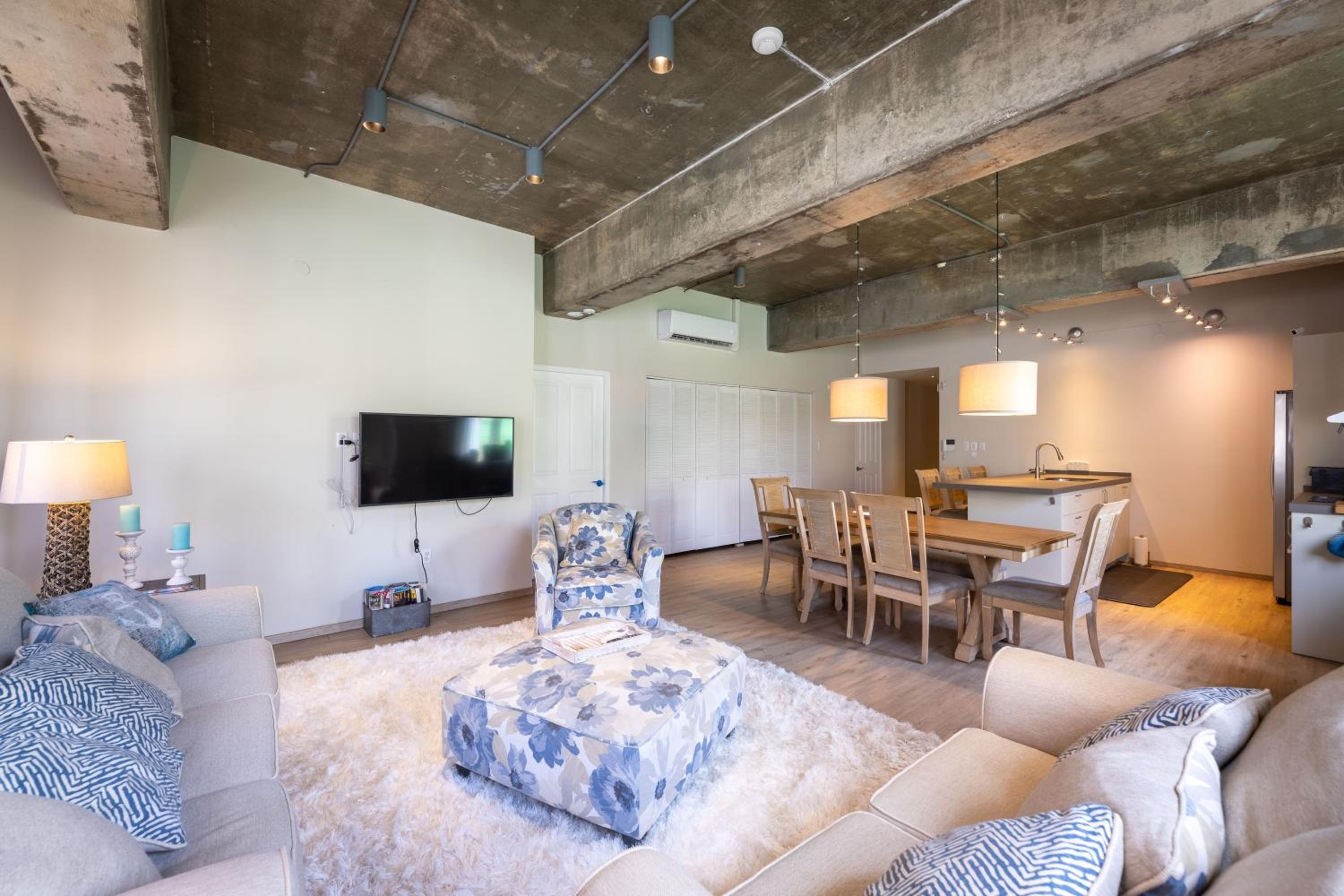 La Casa Amarilla Apartments