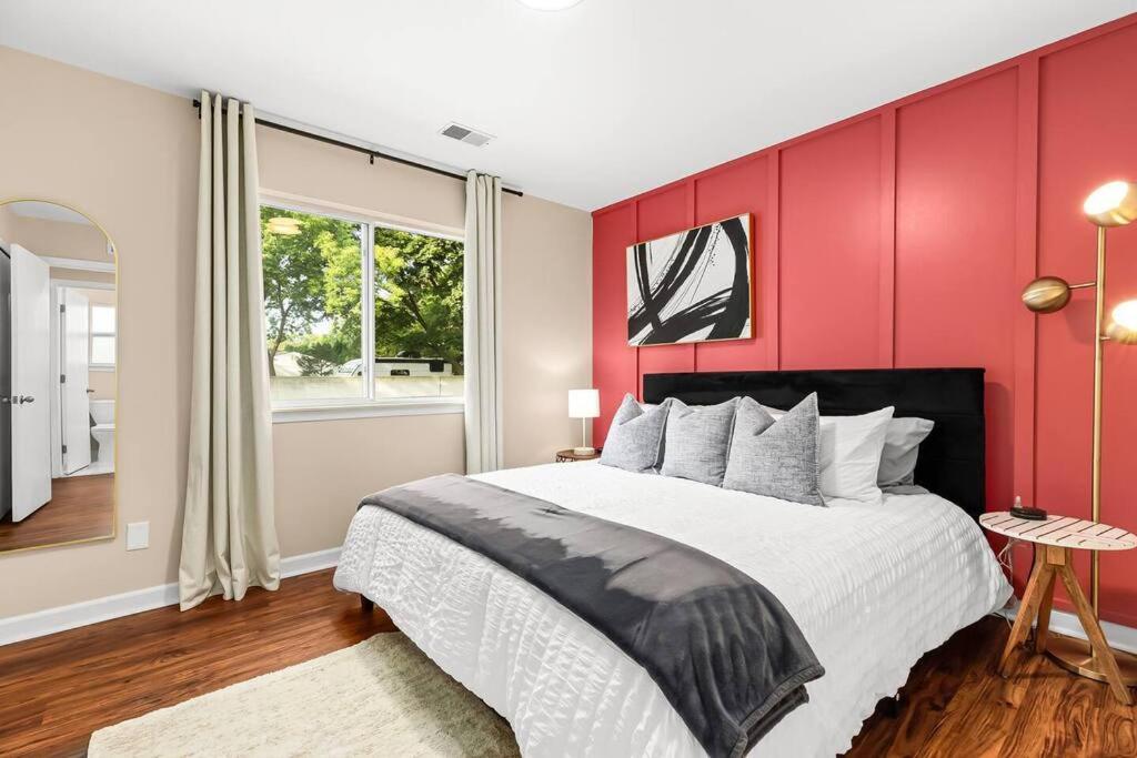 New! Comfy Flat near Downtown Roseville