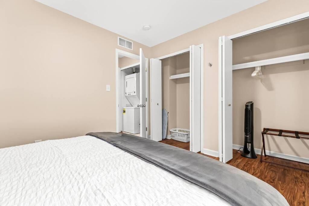 New! Comfy Flat near Downtown Roseville