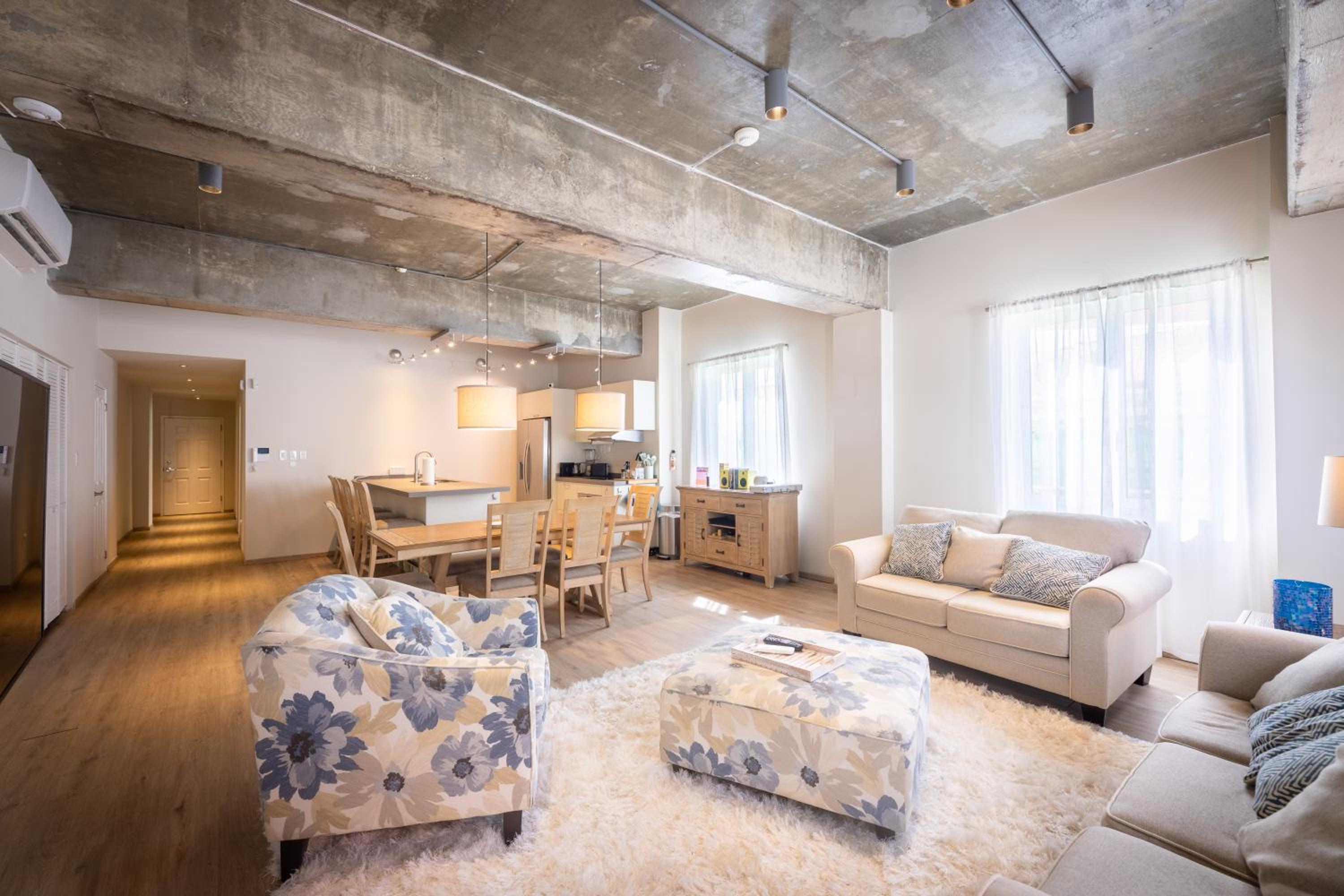 La Casa Amarilla Apartments
