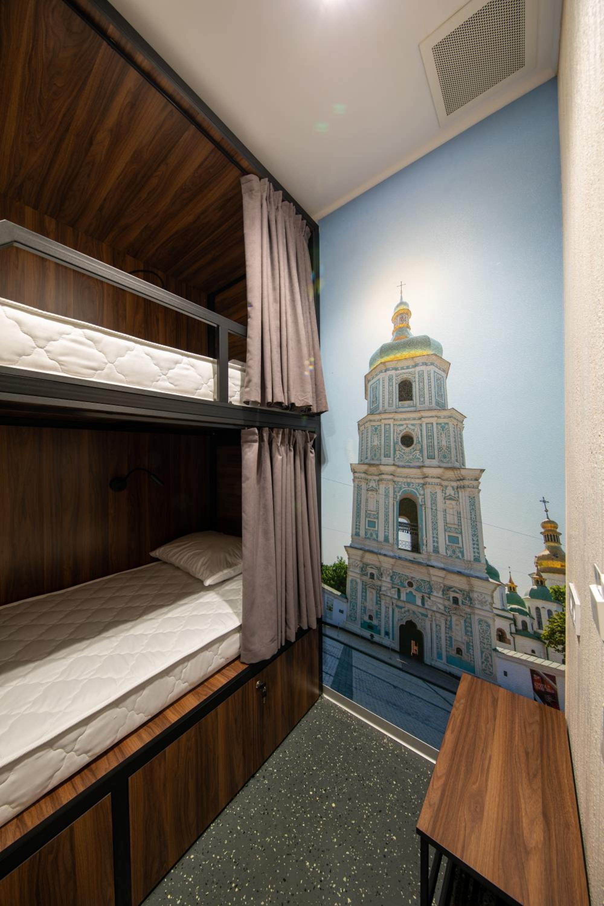 MISTO capsule hotel