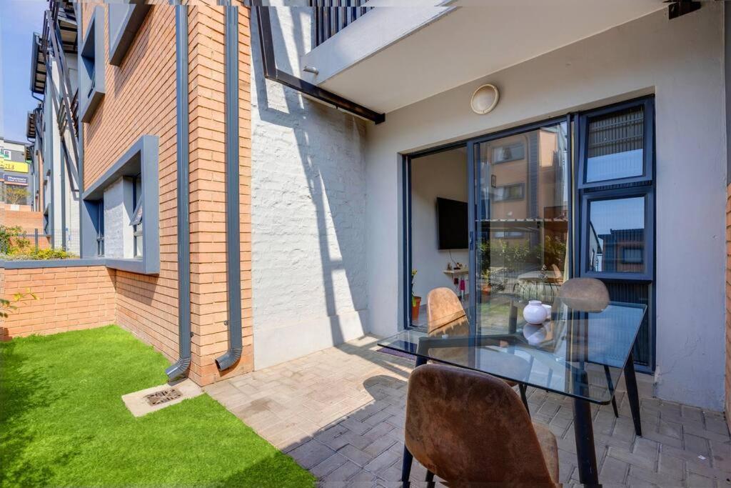 Eazy Inn by Mall of Africa