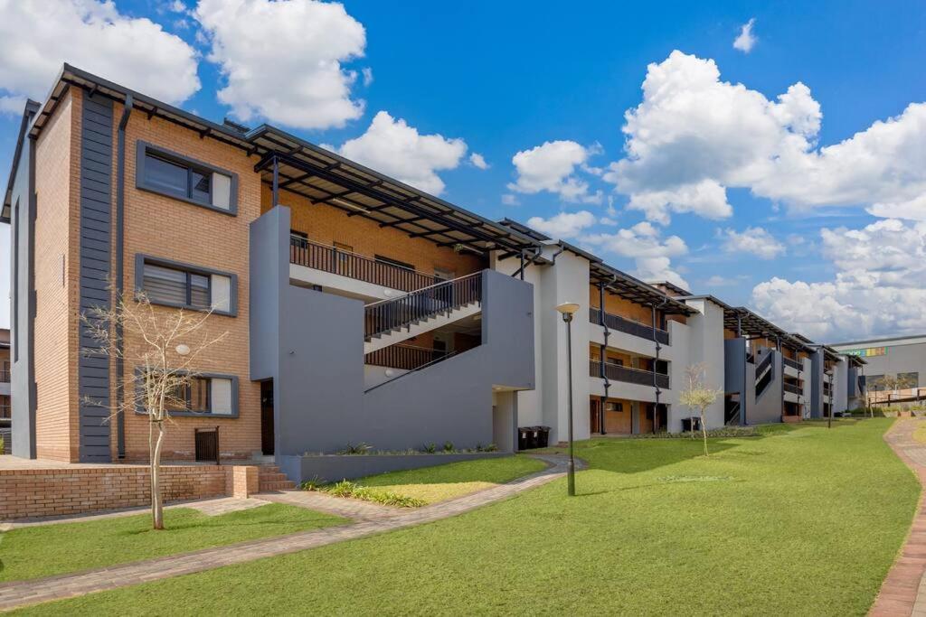 Eazy Inn by Mall of Africa