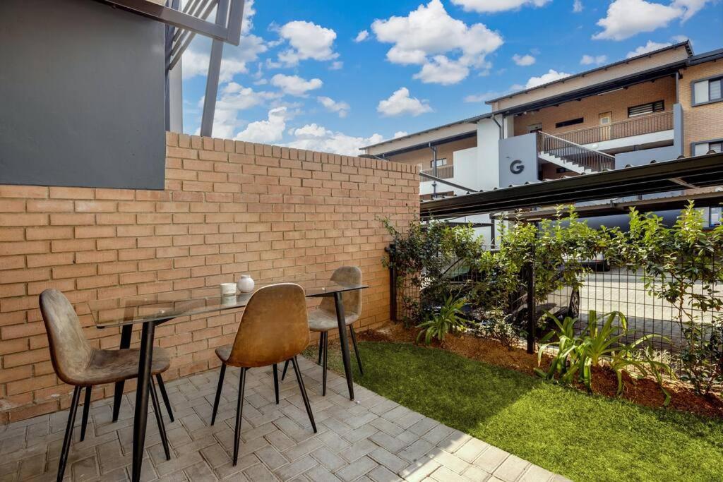 Eazy Inn by Mall of Africa