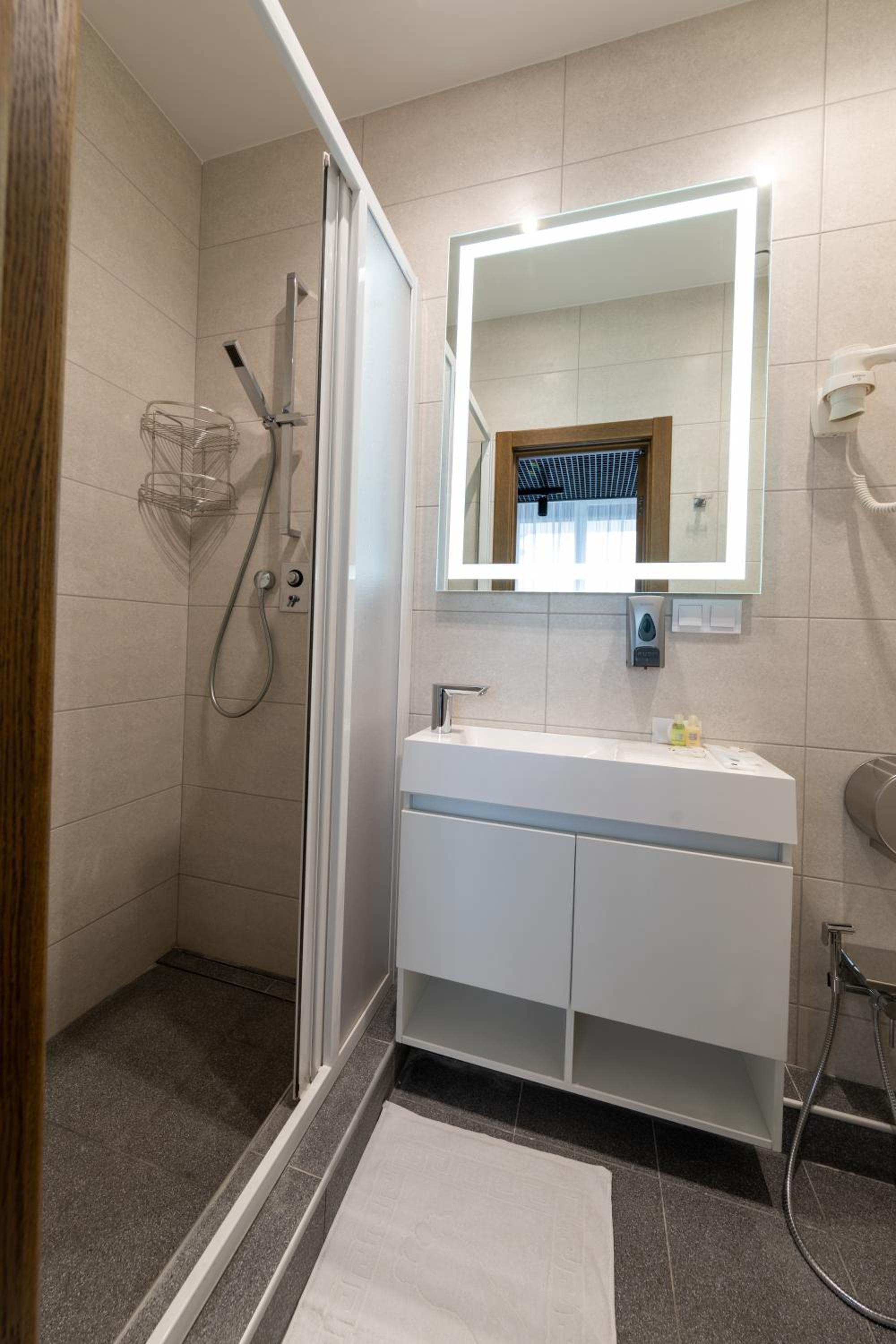 MISTO capsule hotel