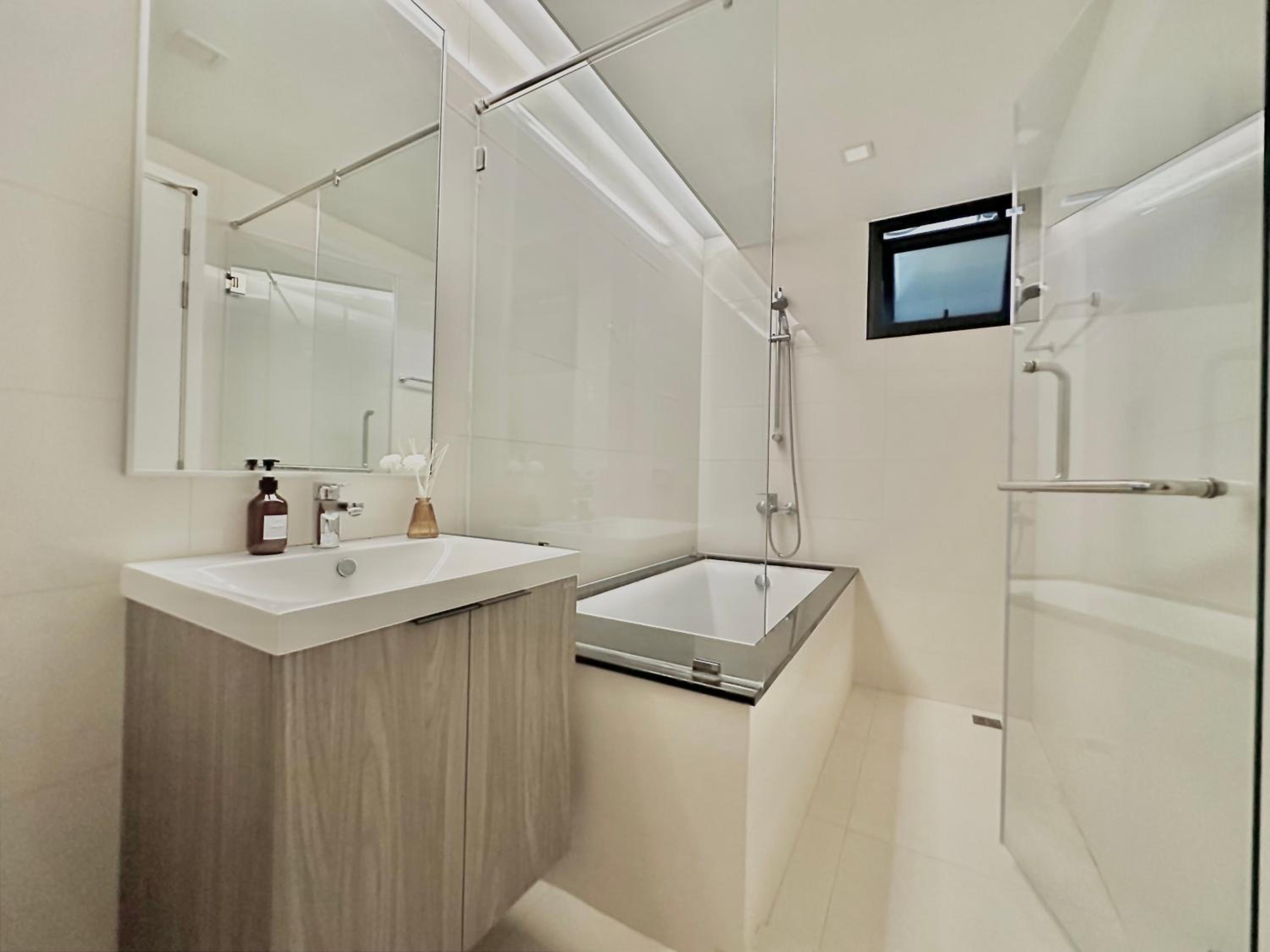 Bangkok Asok Circle REIN Sukhumvit 12#2BR&3BR#Pool&Gym#Near Terminal 21