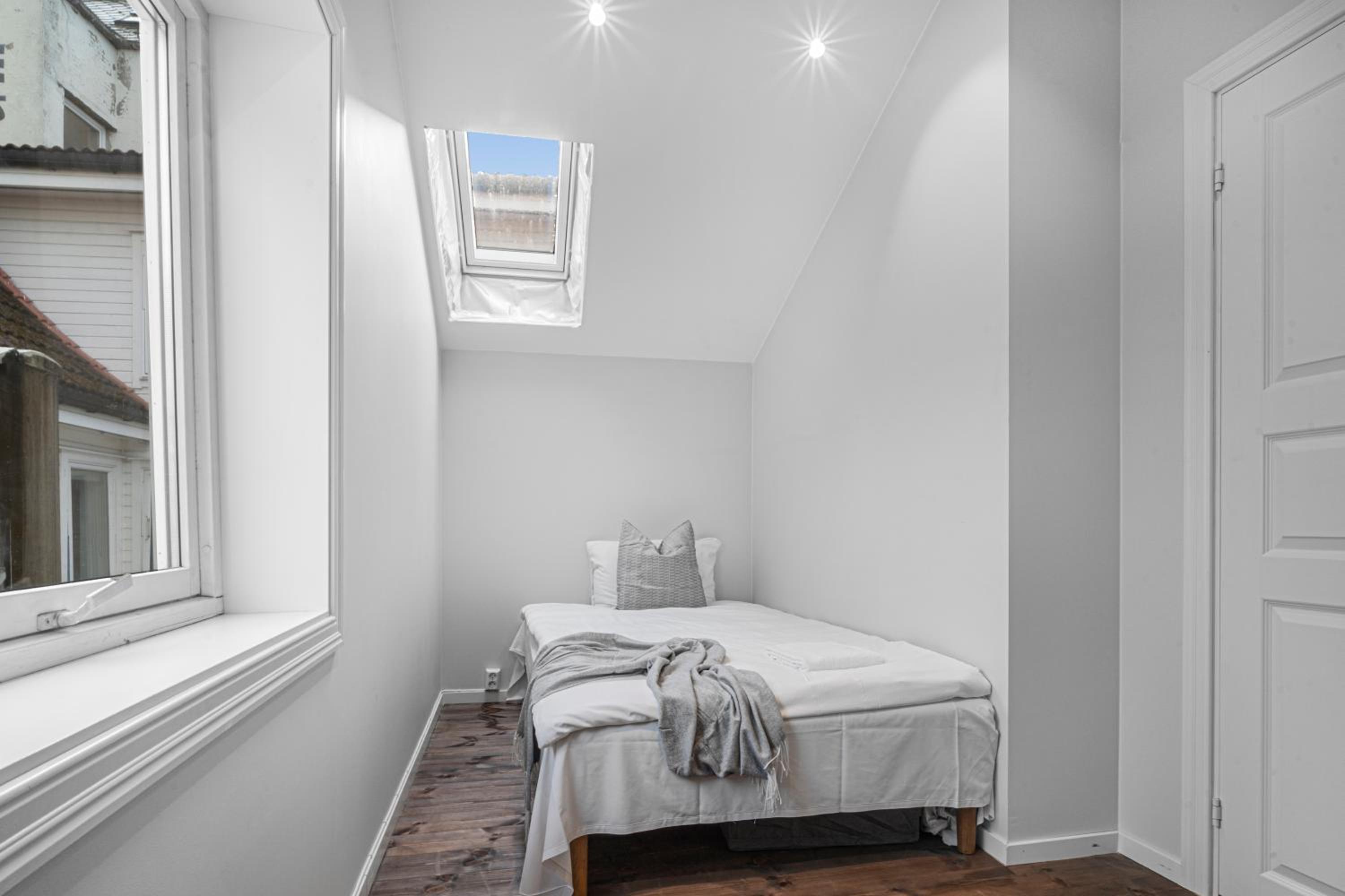 Bergen Vacations - Four-Story Central City House! Newly Renovated! - Property Image 5