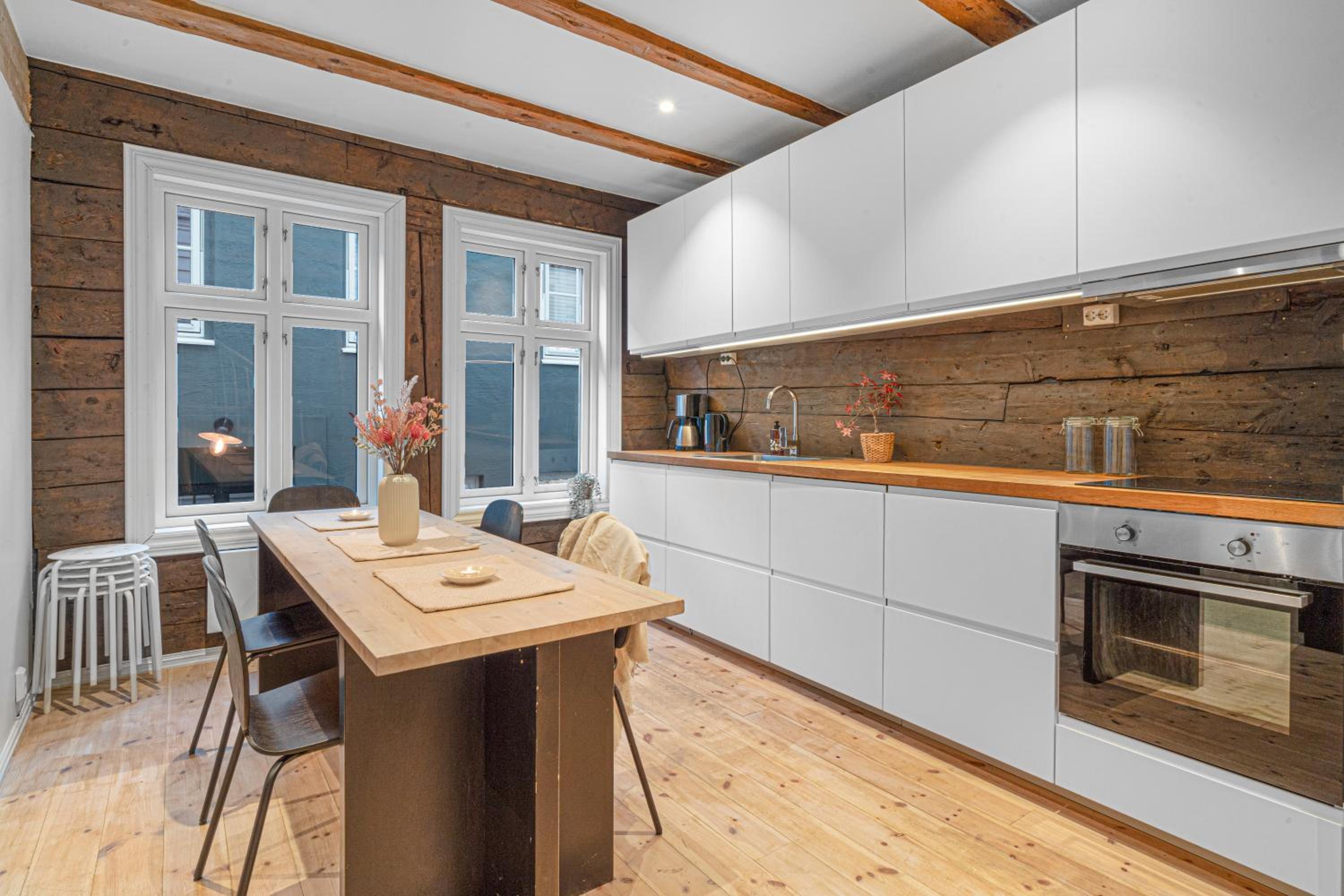 Bergen Vacations - Four-Story Central City House! Newly Renovated! - Property Image 18