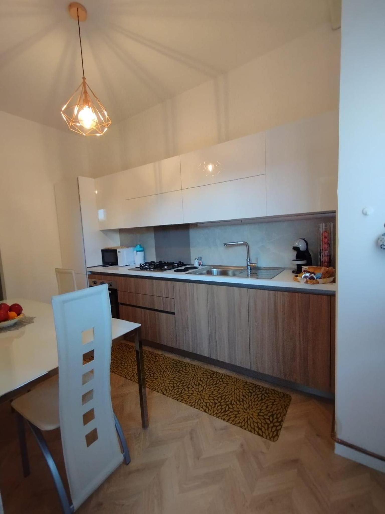 La Dama dei Fiori en Vimercate — kitchen