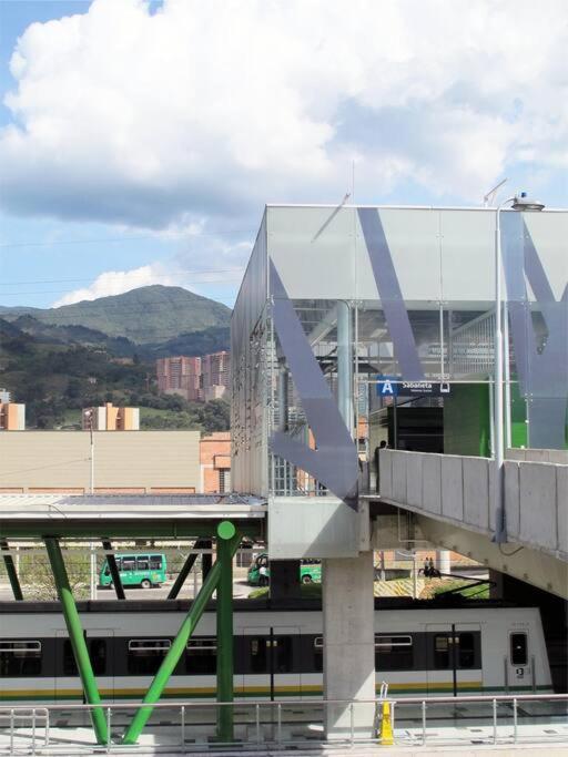 Al Sur de Medellín WIFI 300M Cerca A La Estación Sabaneta Del Metro