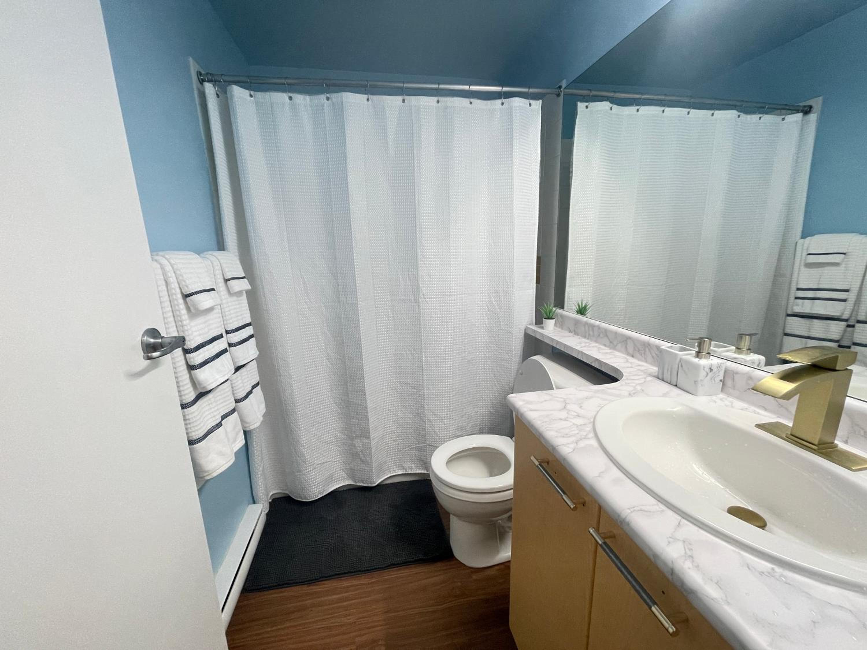 Downtown 1BR Condo at Granville Strip near English Bay