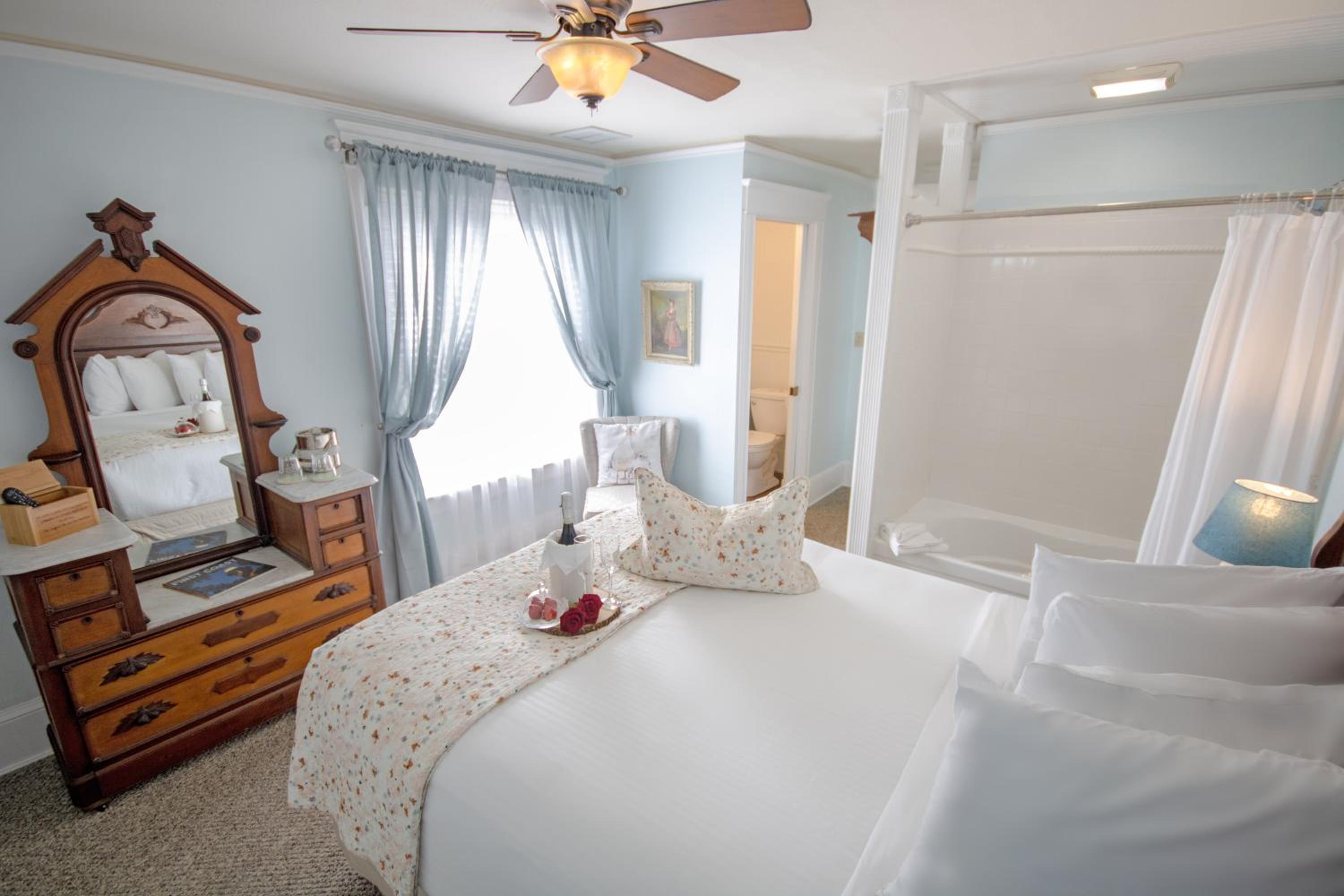 Inn on Charlotte Boutique Hotel view 3