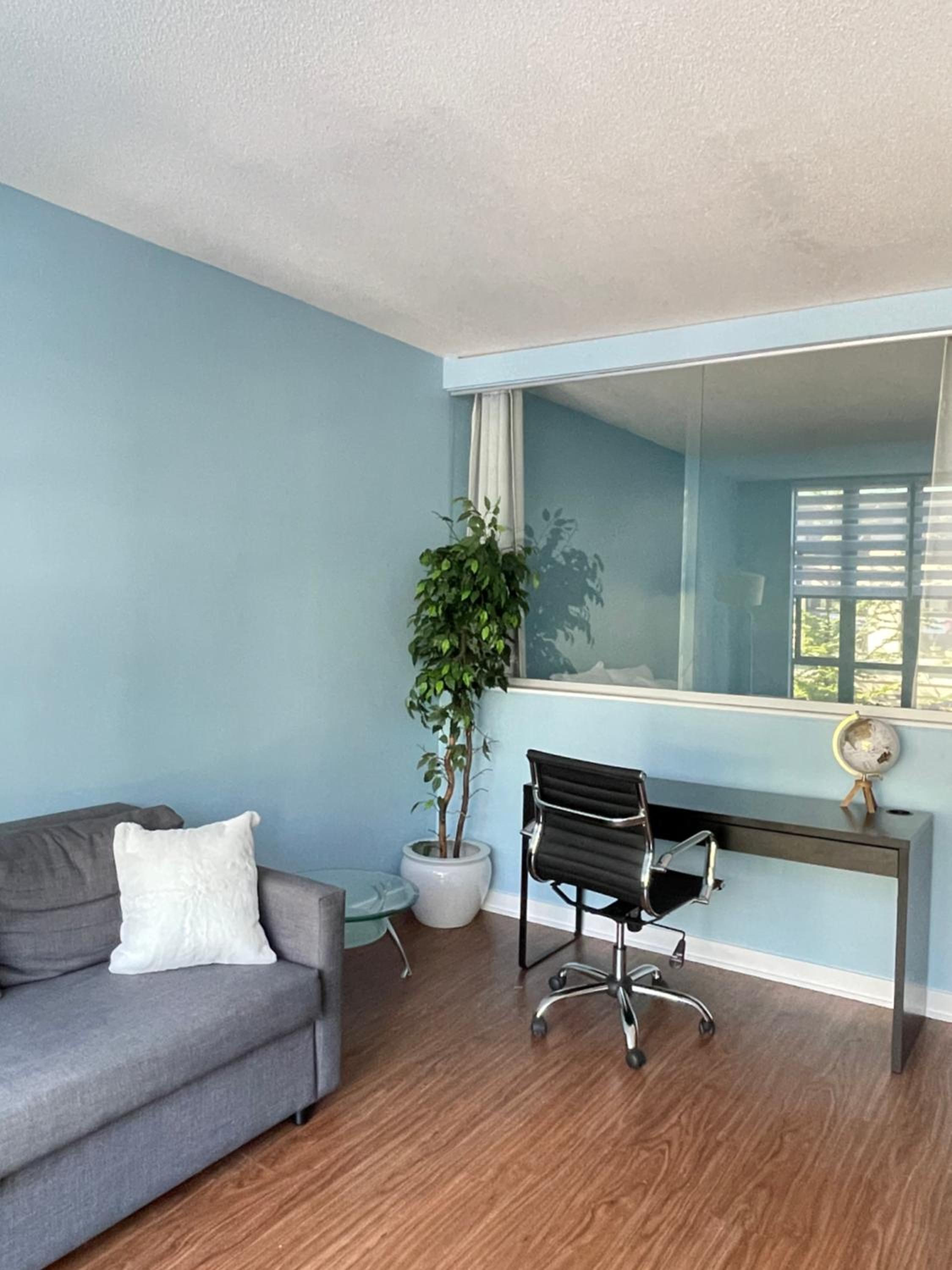 Downtown 1BR Condo at Granville Strip near English Bay