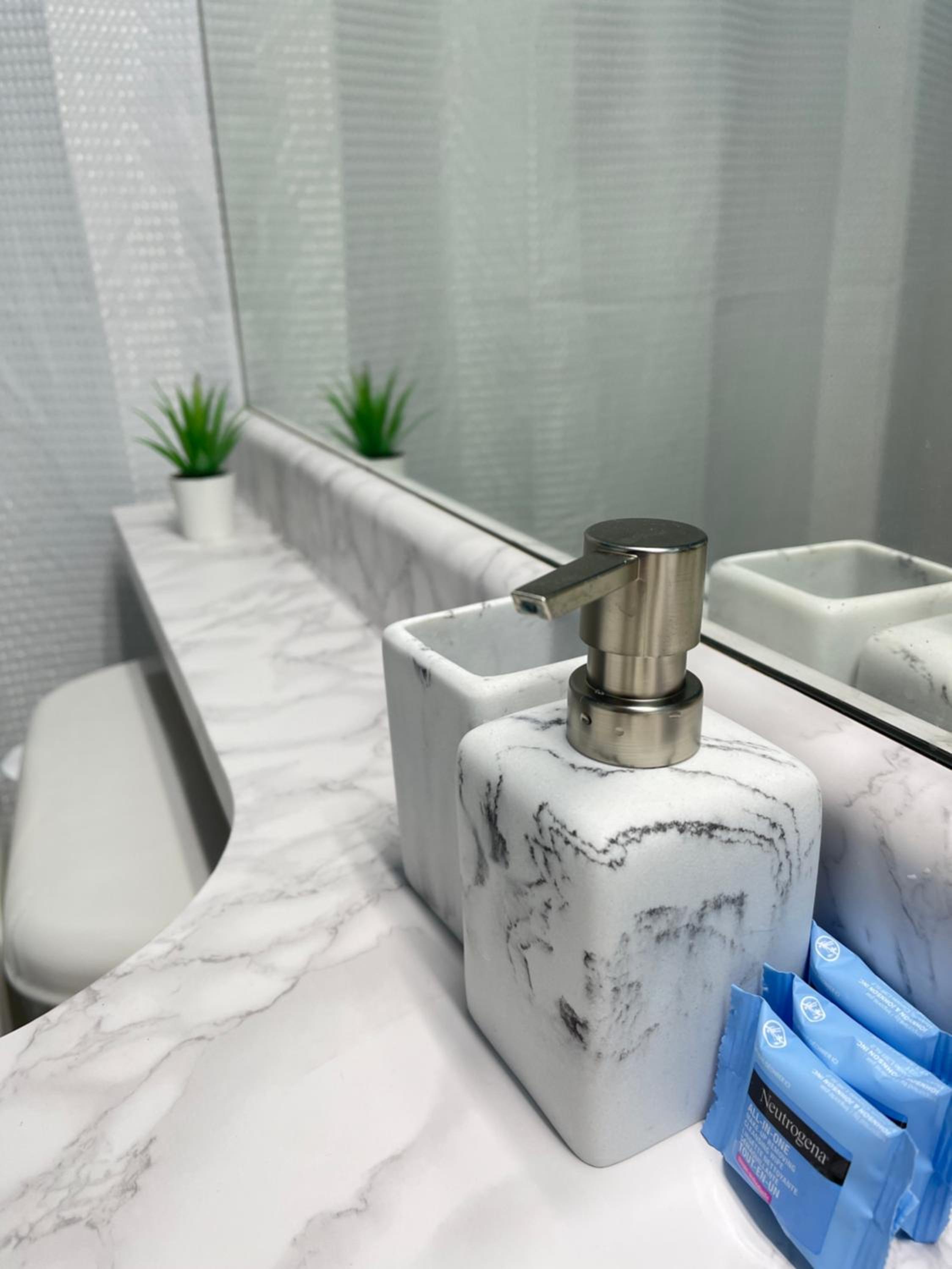 Downtown 1BR Condo at Granville Strip near English Bay
